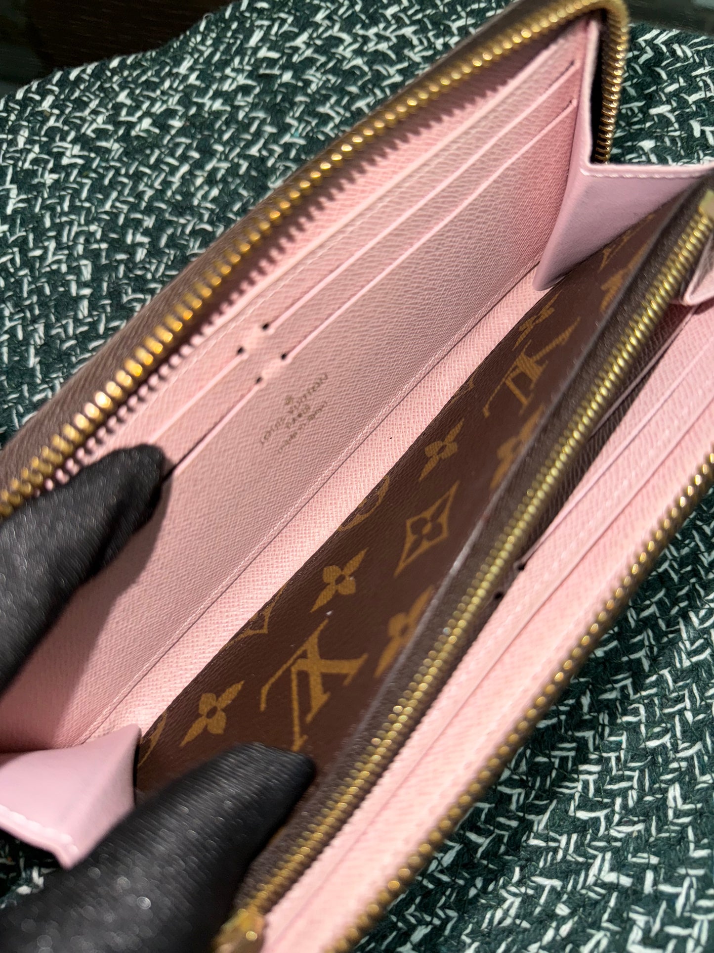 Clemence Wallet in Rose Ballerine with Dustbag and box 🗓️ Year: 2017