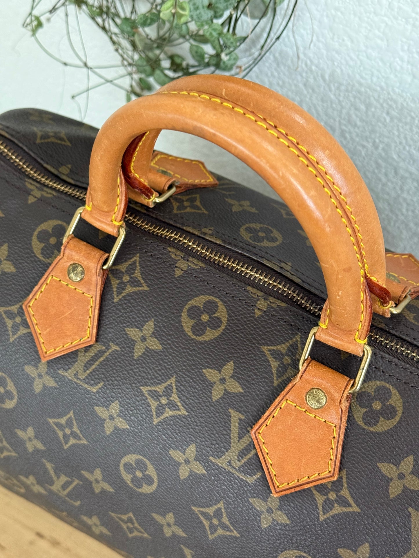 Speedy 30 with π Lock & Key - π
Year: 1989
