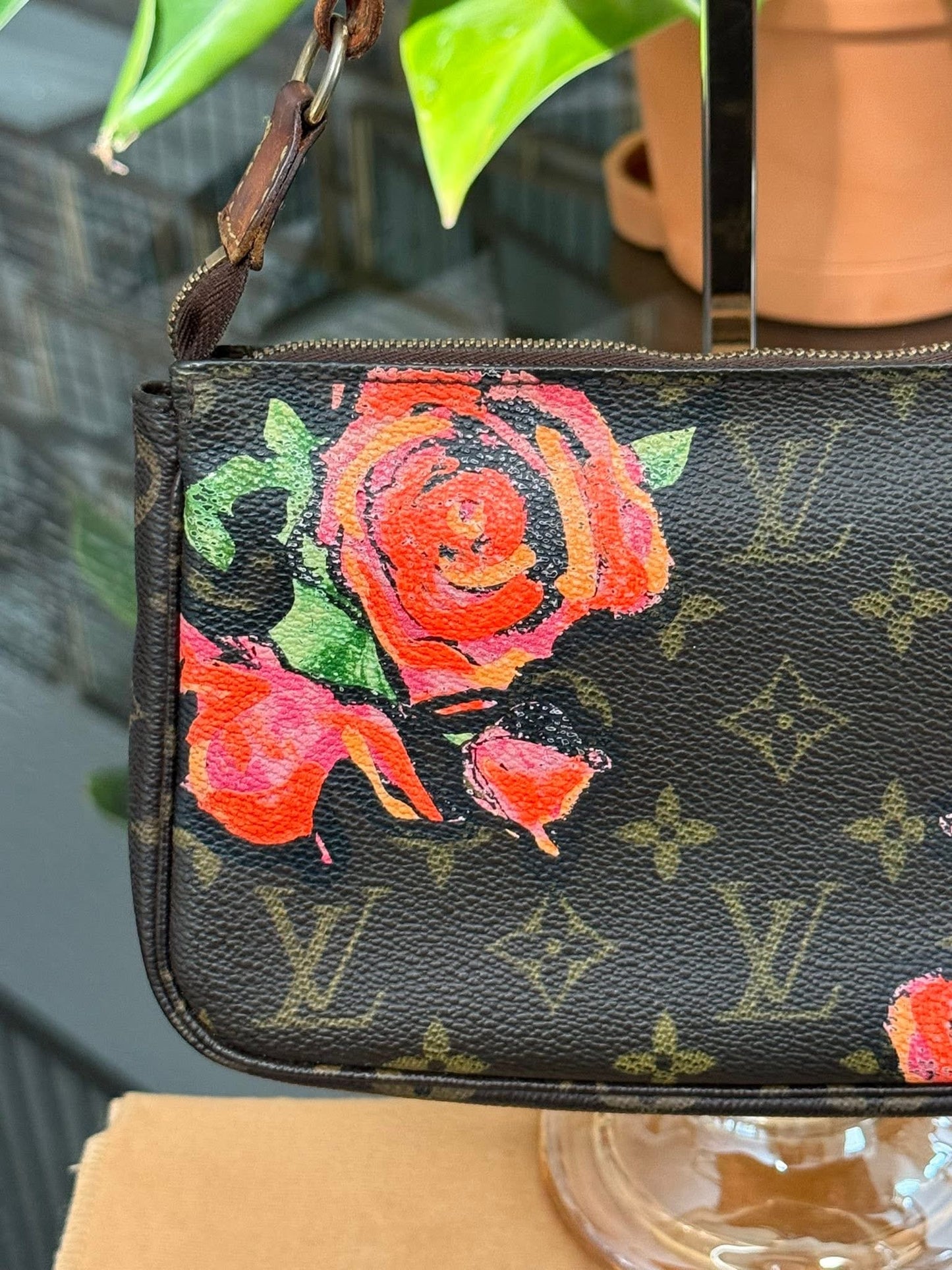 Monogram Roses Pochette Accessories with Dustbag and Paper bag ๐
Year: 2008