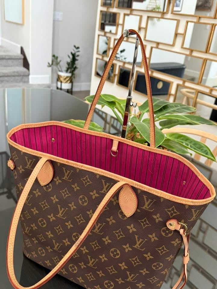 Neverfull MM Monogram in Peony with Dustbag and Insert organizer π
Year: 2020