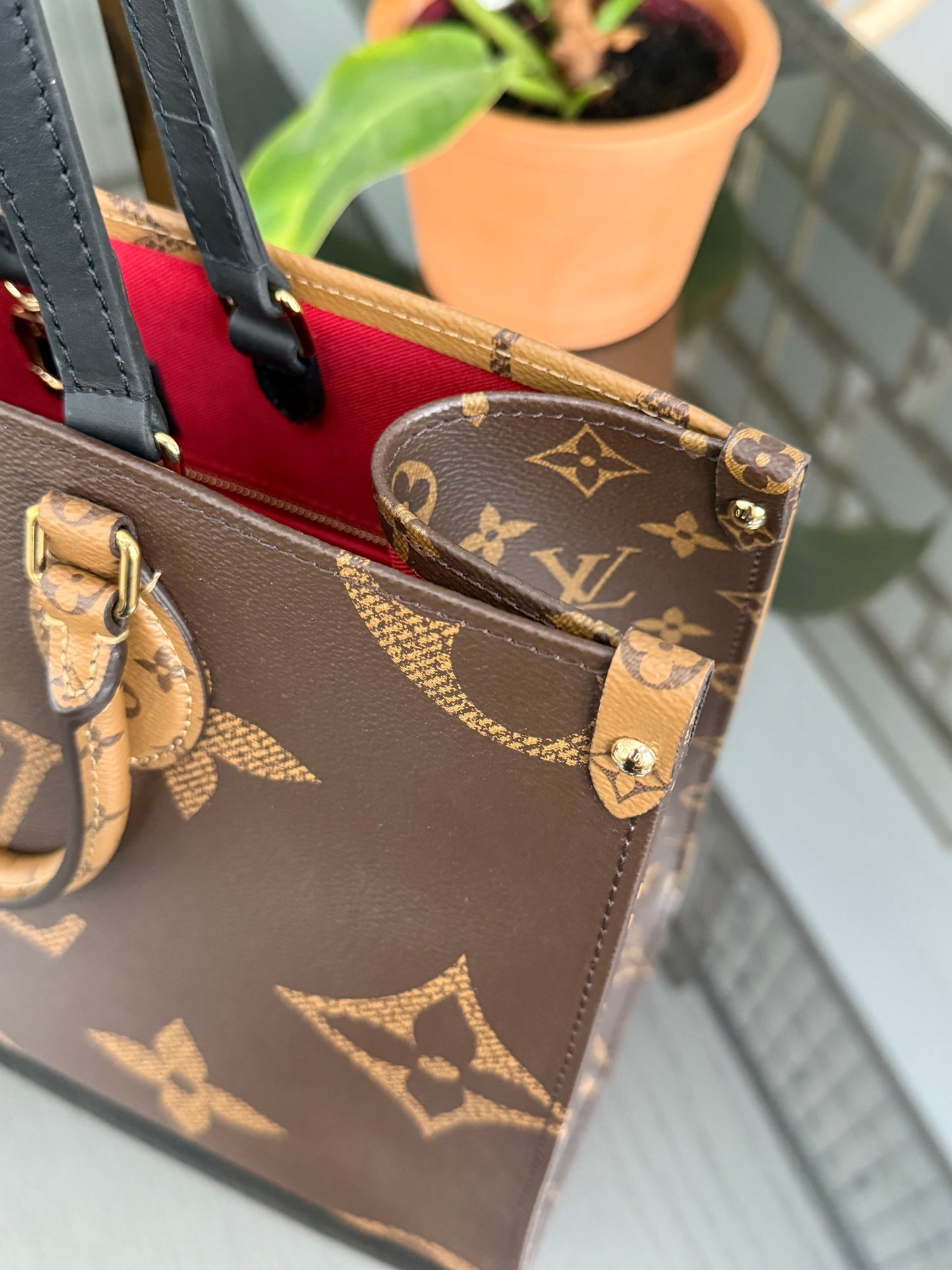 On The Go MM in Monogram with Dustbag -Microchip