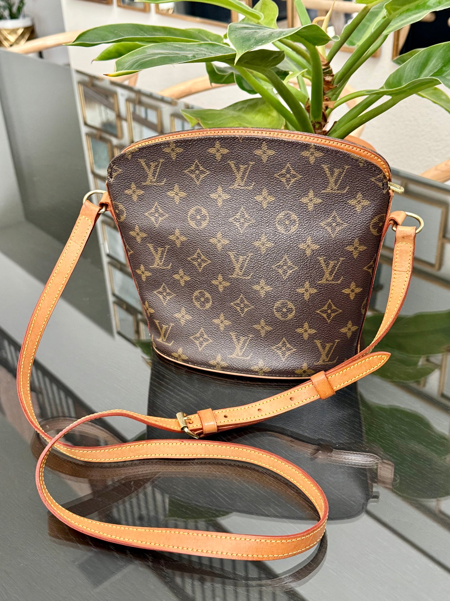 Drouot Crossbody
π
Year: 1996