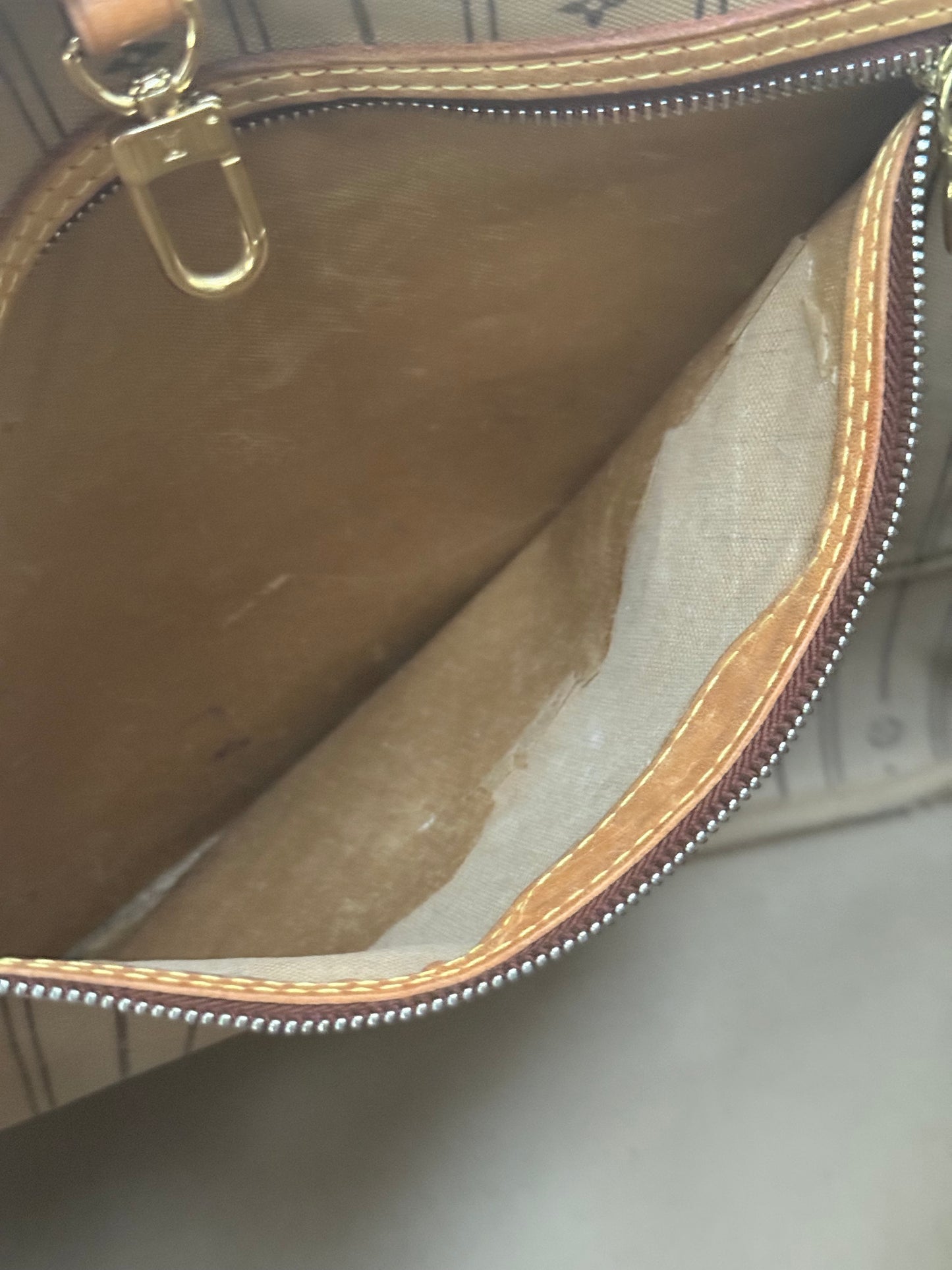 Neverfull GM in Monogram with Insert Organizer 🗓️ Year: 2007