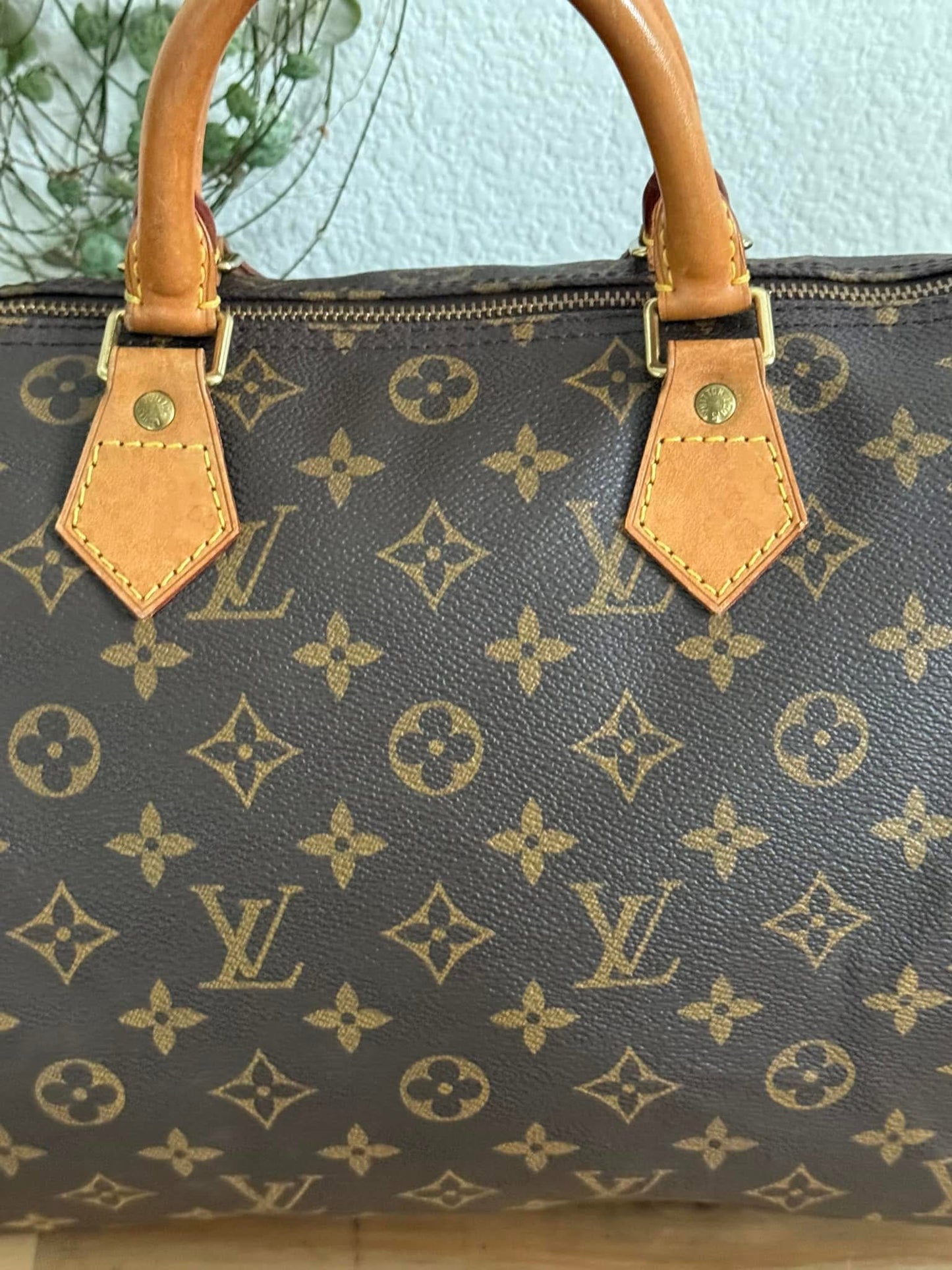 Speedy 30 with π Lock & Key - π
Year: 1995