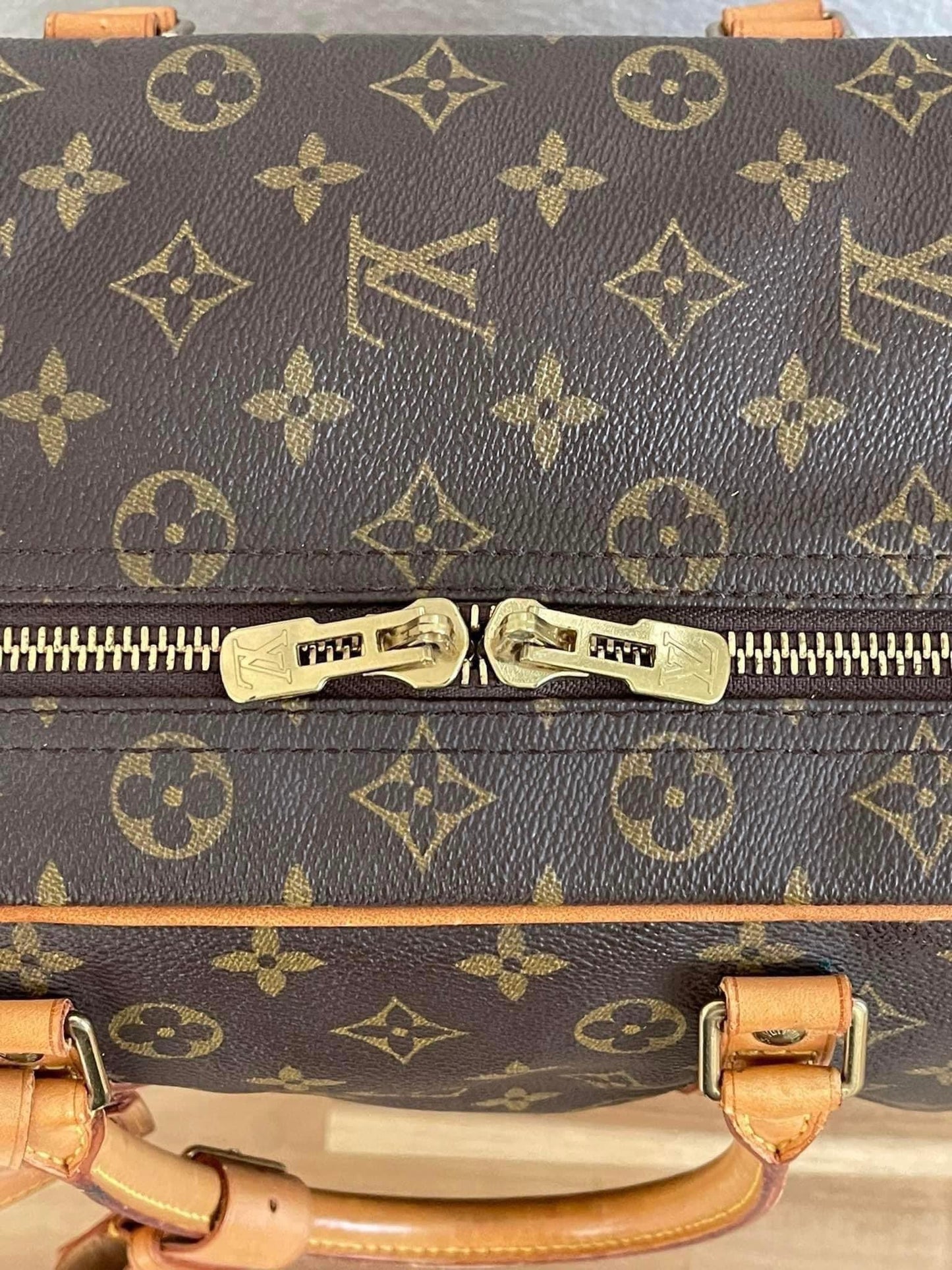 Sirius 50 Soft Suitcase Luggage - π
Year: 1994