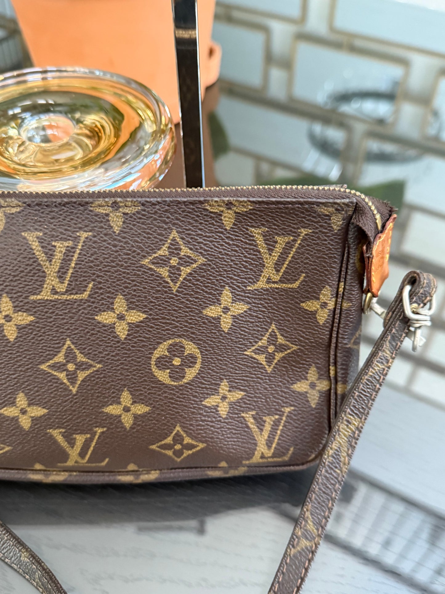 Pochette Accessories with Vintage Crossbody Strap - ๐
Year: 1999