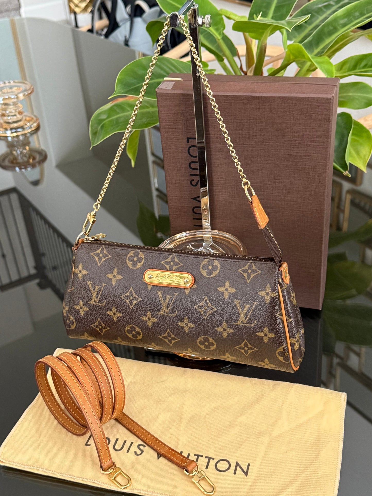 Eva Clutch with Original Strap,Box and Dustbag🗓️ Year: 2009