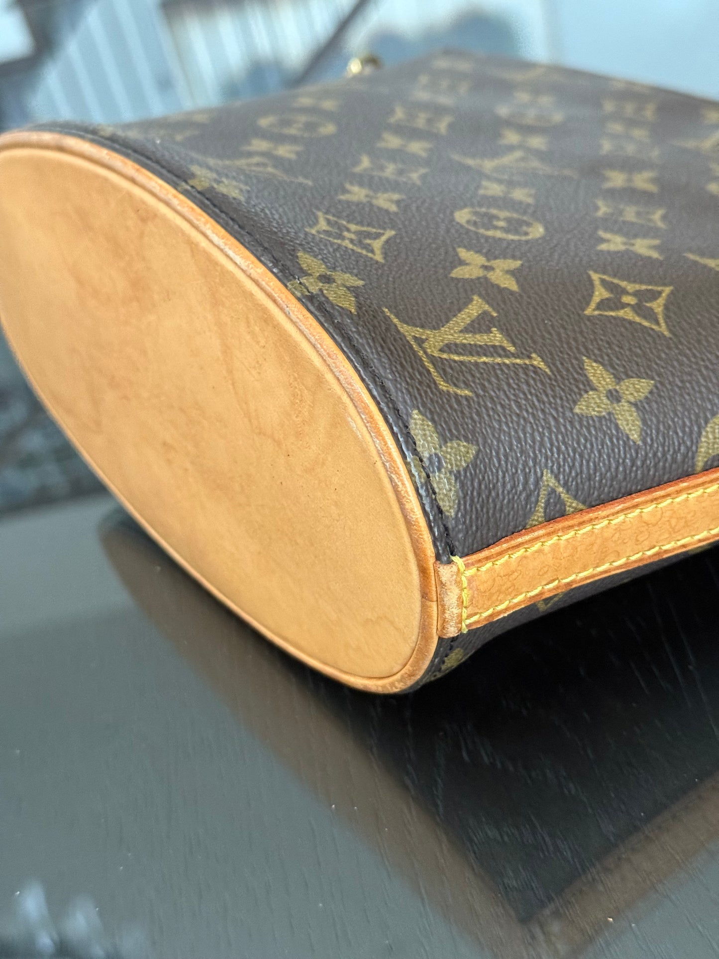 Drouot Crossbody -π
Year: 1997