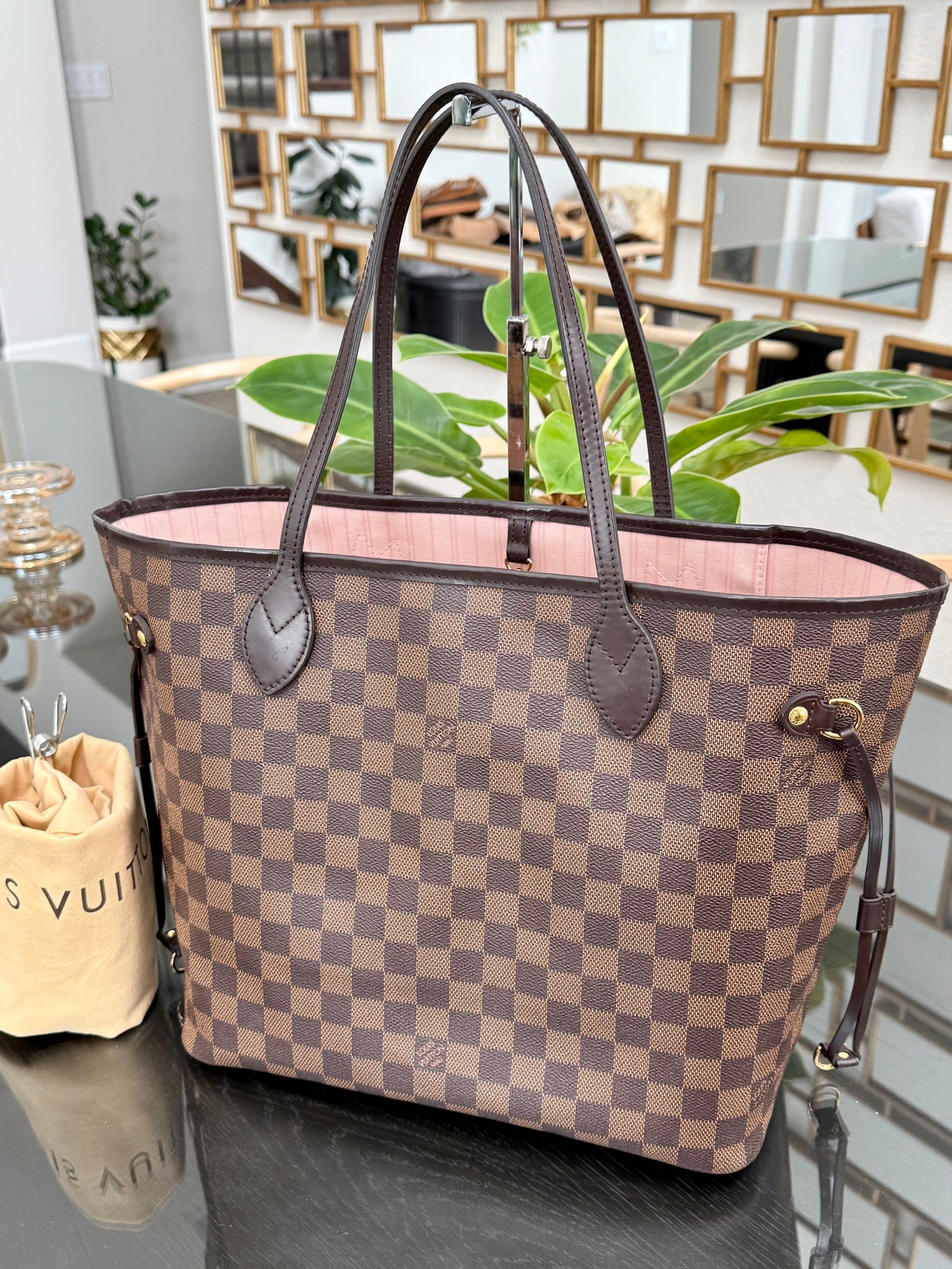 Neverfull MM in Rose Ballerine interior with Dustbag - Microchip