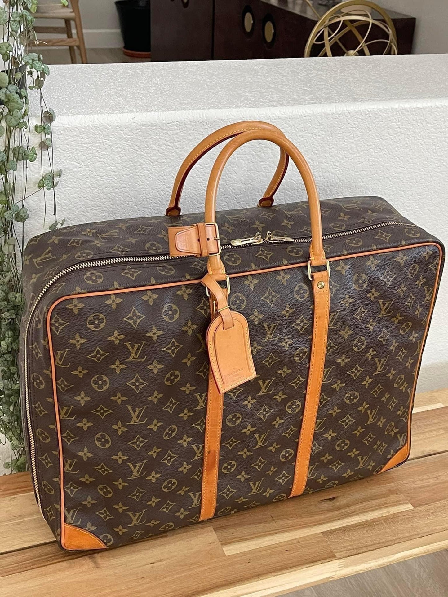 Sirius 50 Soft Suitcase Luggage - π
Year: 1994