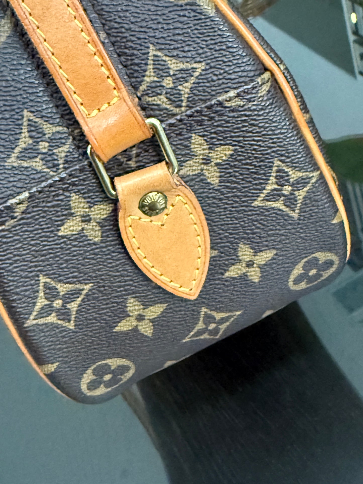 Blois Crossbody -🗓️ Year: 1999