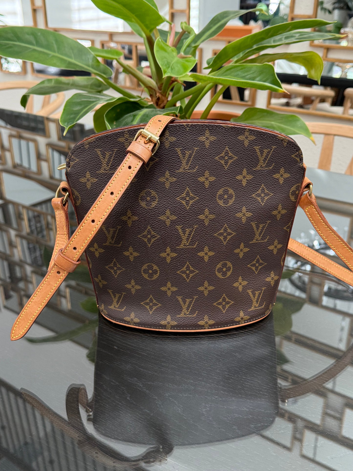 Drouot Crossbody
π
Year: 1996