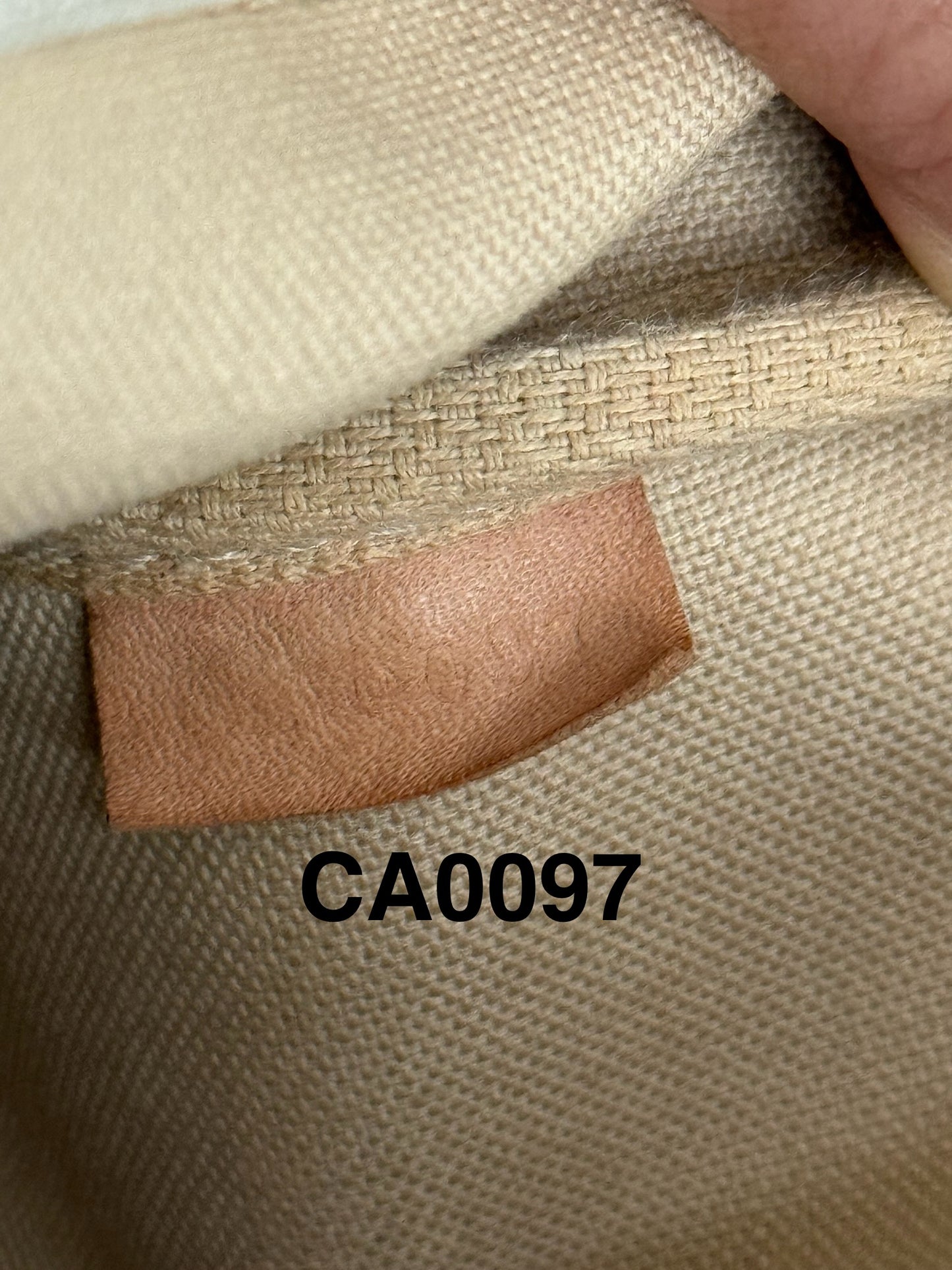 Pochette Accessories in Azur - π
Year: 2007