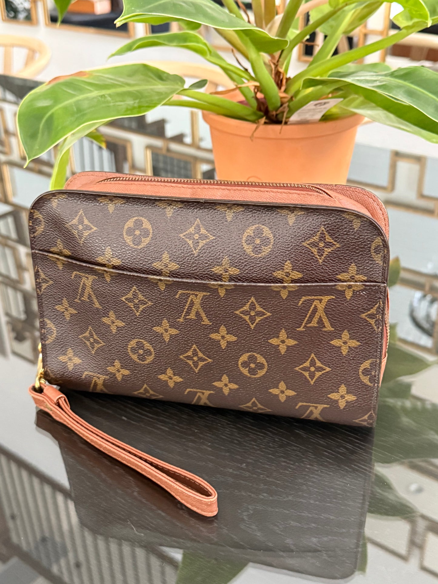 Orsay Clutch
๐๏ธ Year: 1993