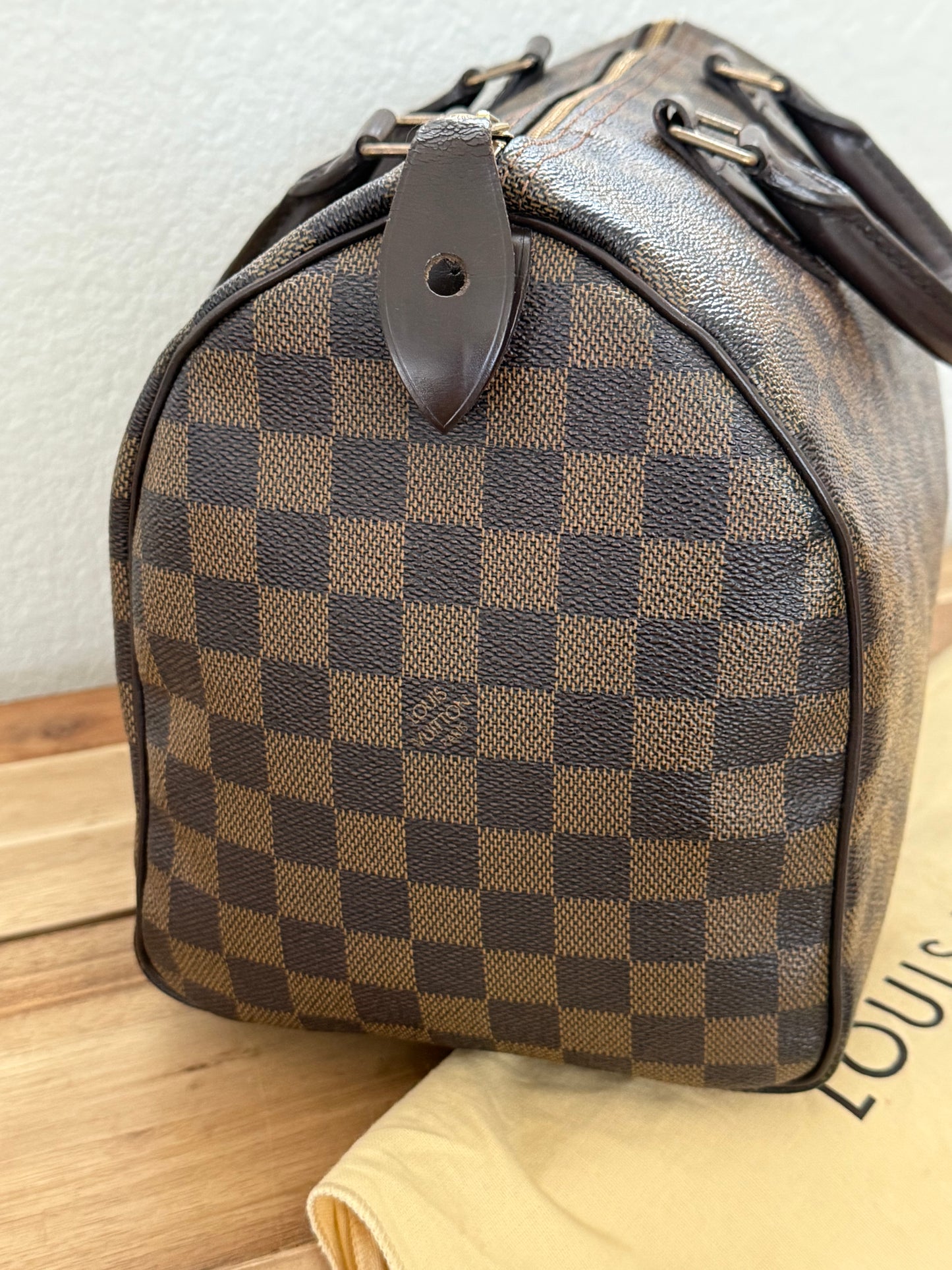 Speedy 30 in DE with π Lock & Key and Dustbag - π
Year: 2008