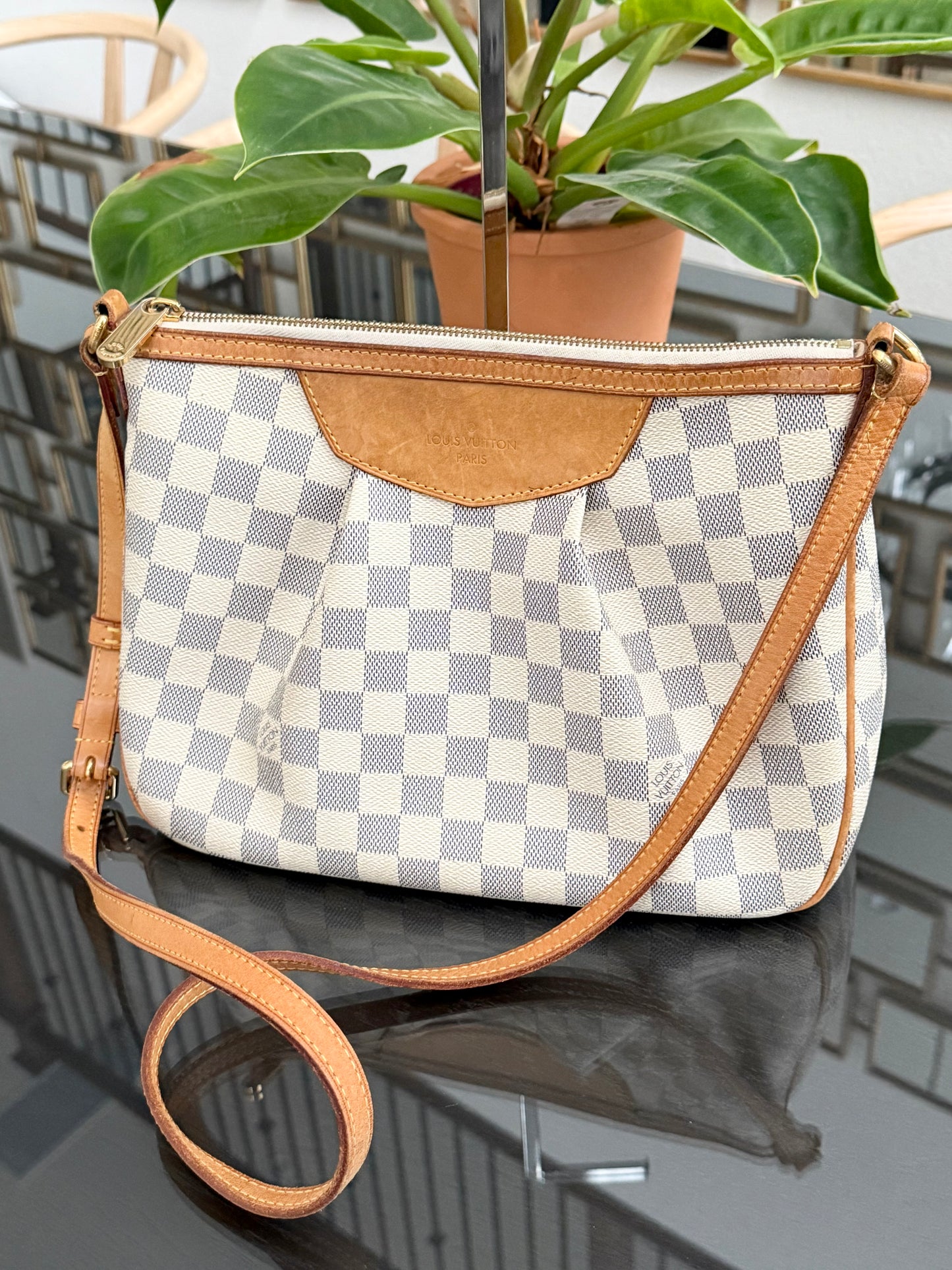 Siracusa PM Crossbody - ๐
Year: 2011