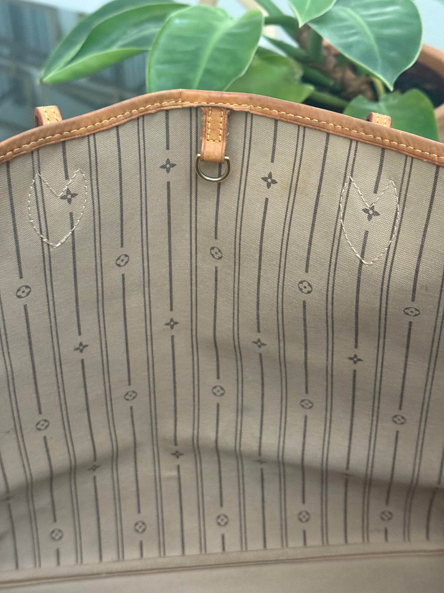 Neverfull GM in Monogram with Insert Organizer 🗓️ Year: 2007