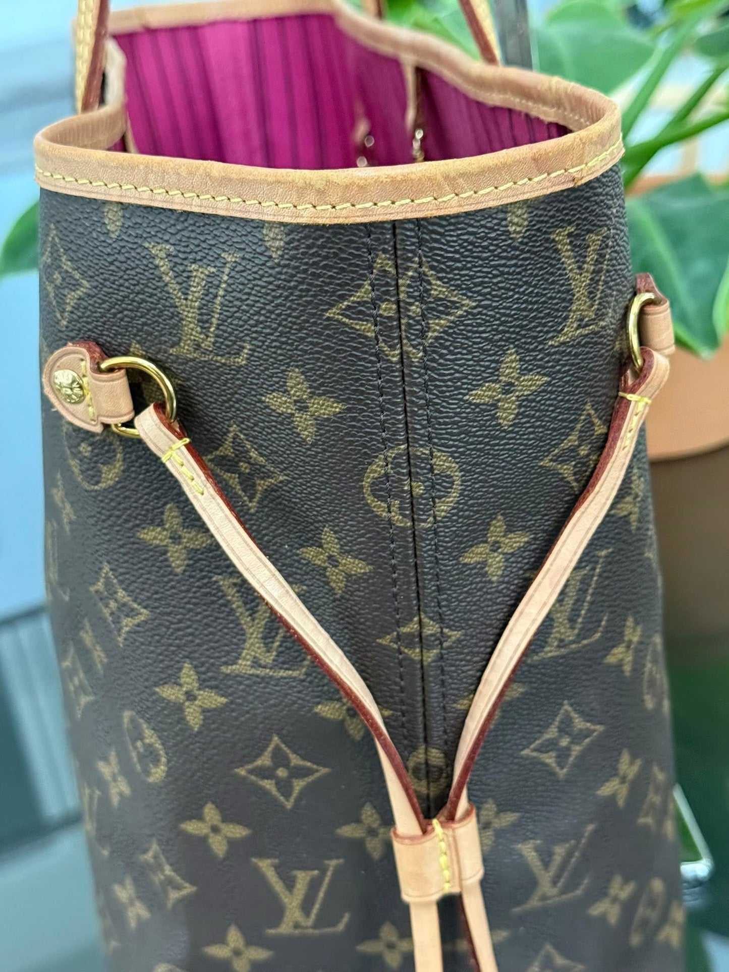 Neverfull MM Monogram in Peony with Dustbag and Insert organizer π
Year: 2020
