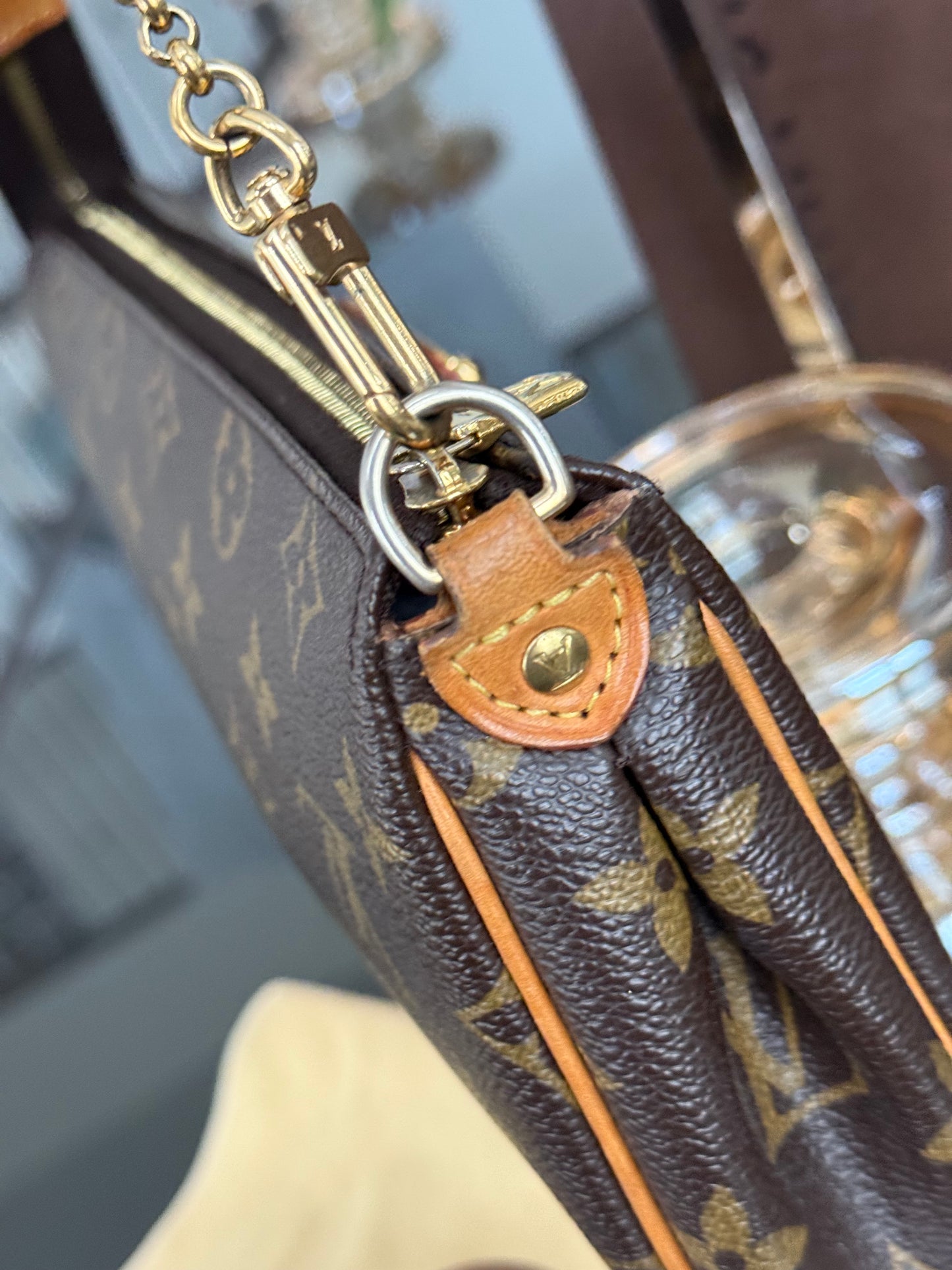 Eva Clutch with Original Strap,Box and Dustbag🗓️ Year: 2009