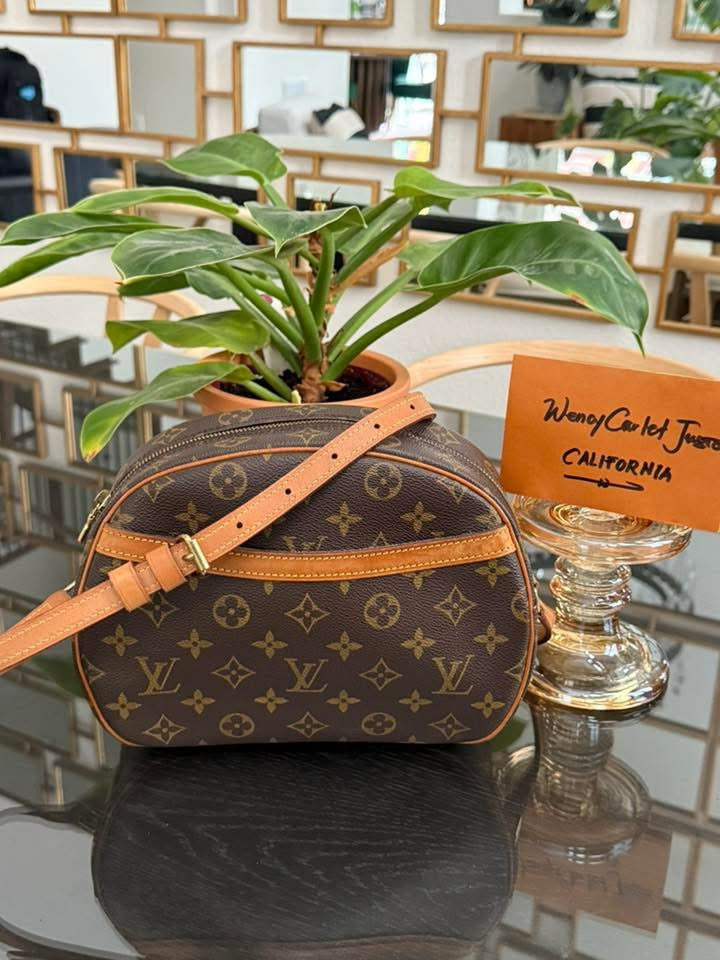 Blois Crossbody -๐๏ธ Year: 1997