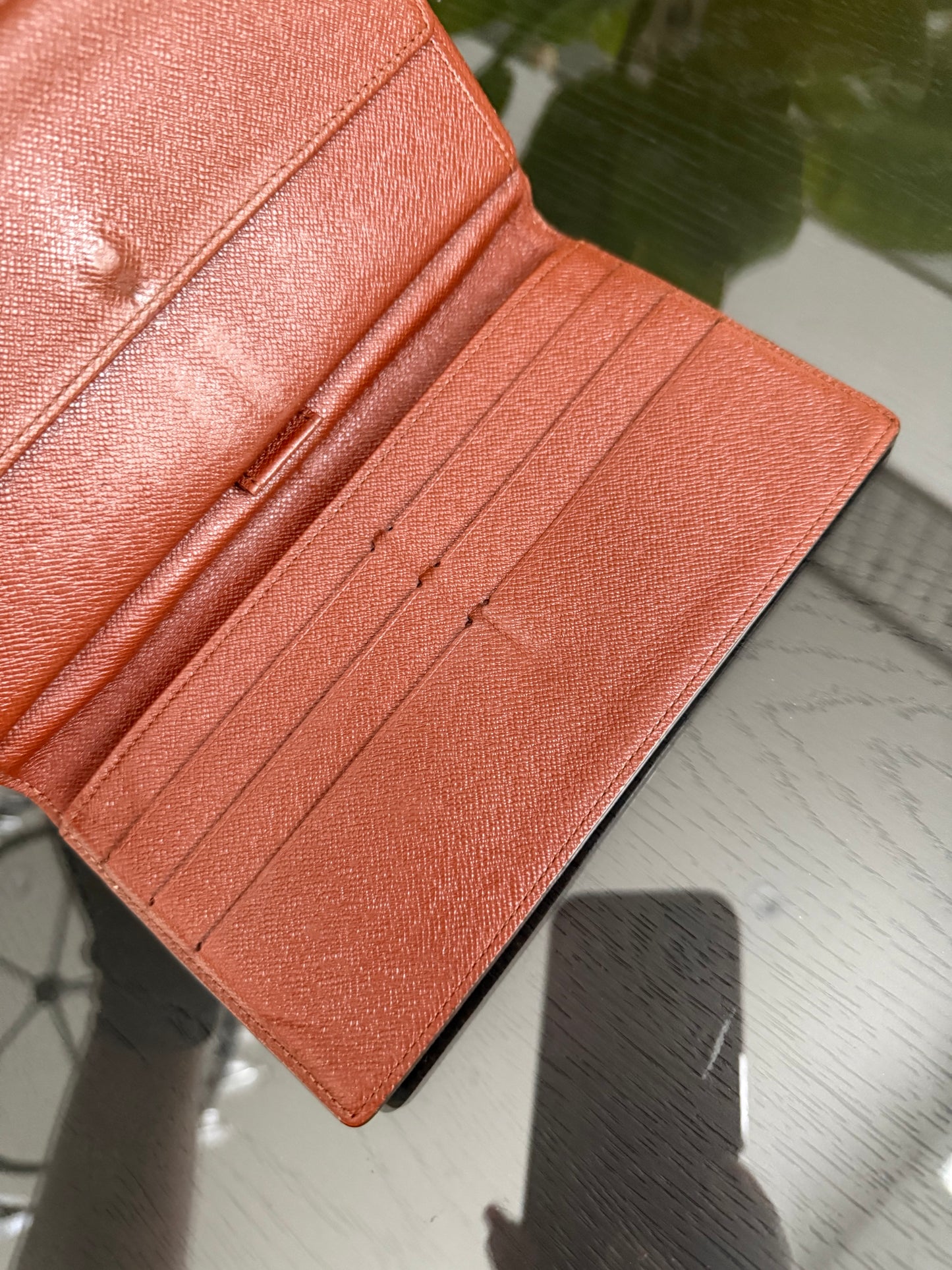 International Wallet in Monogram 🗓️ Year: 2001