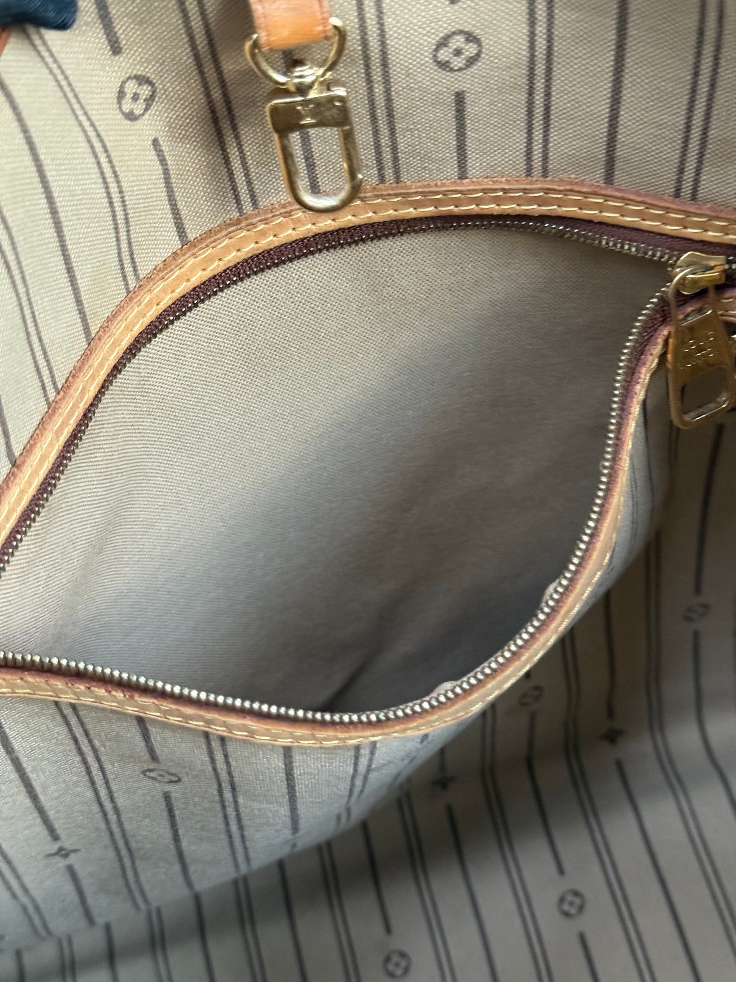 Delightful MM with Dustbag and Insert organizer π
Year: 2011