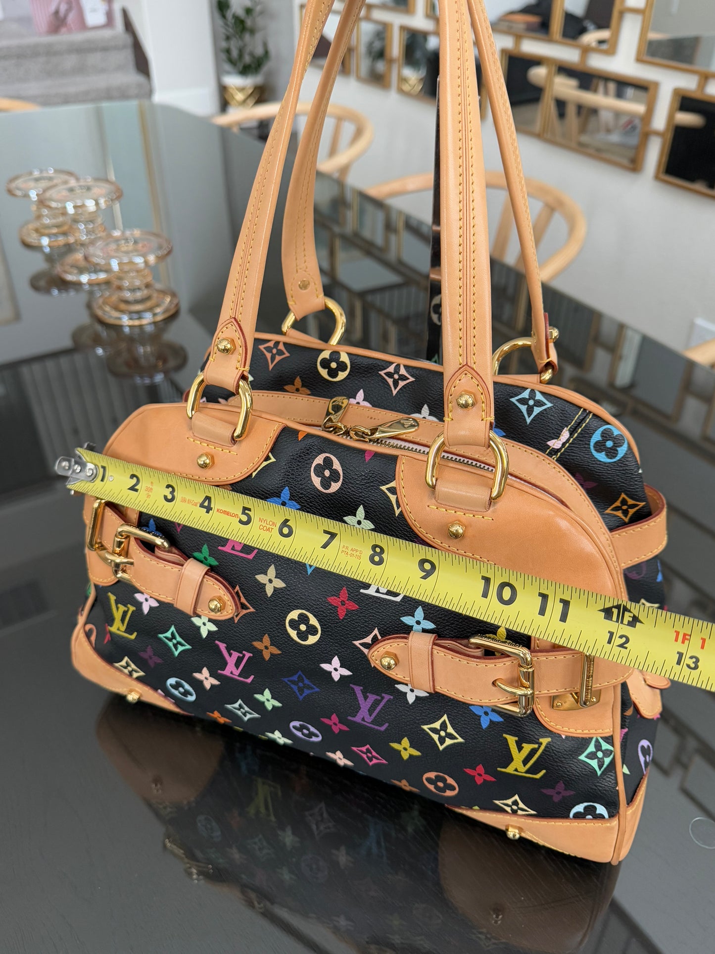 Murakami / Multicolor Claudia with Dustbag π
Year: 2009