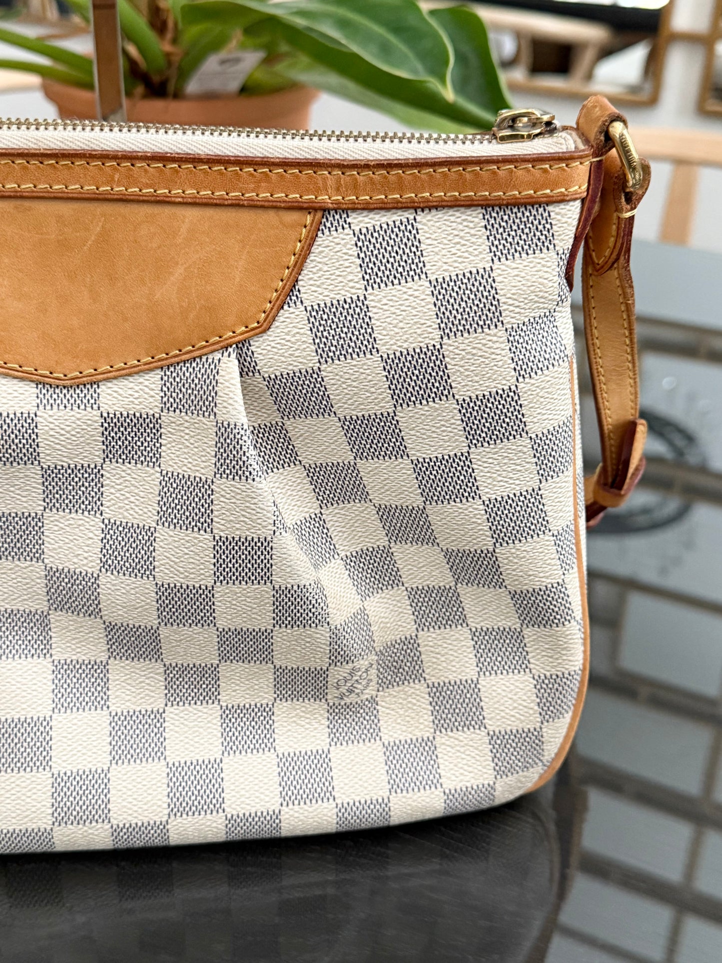 Siracusa PM Crossbody - ๐
Year: 2011
