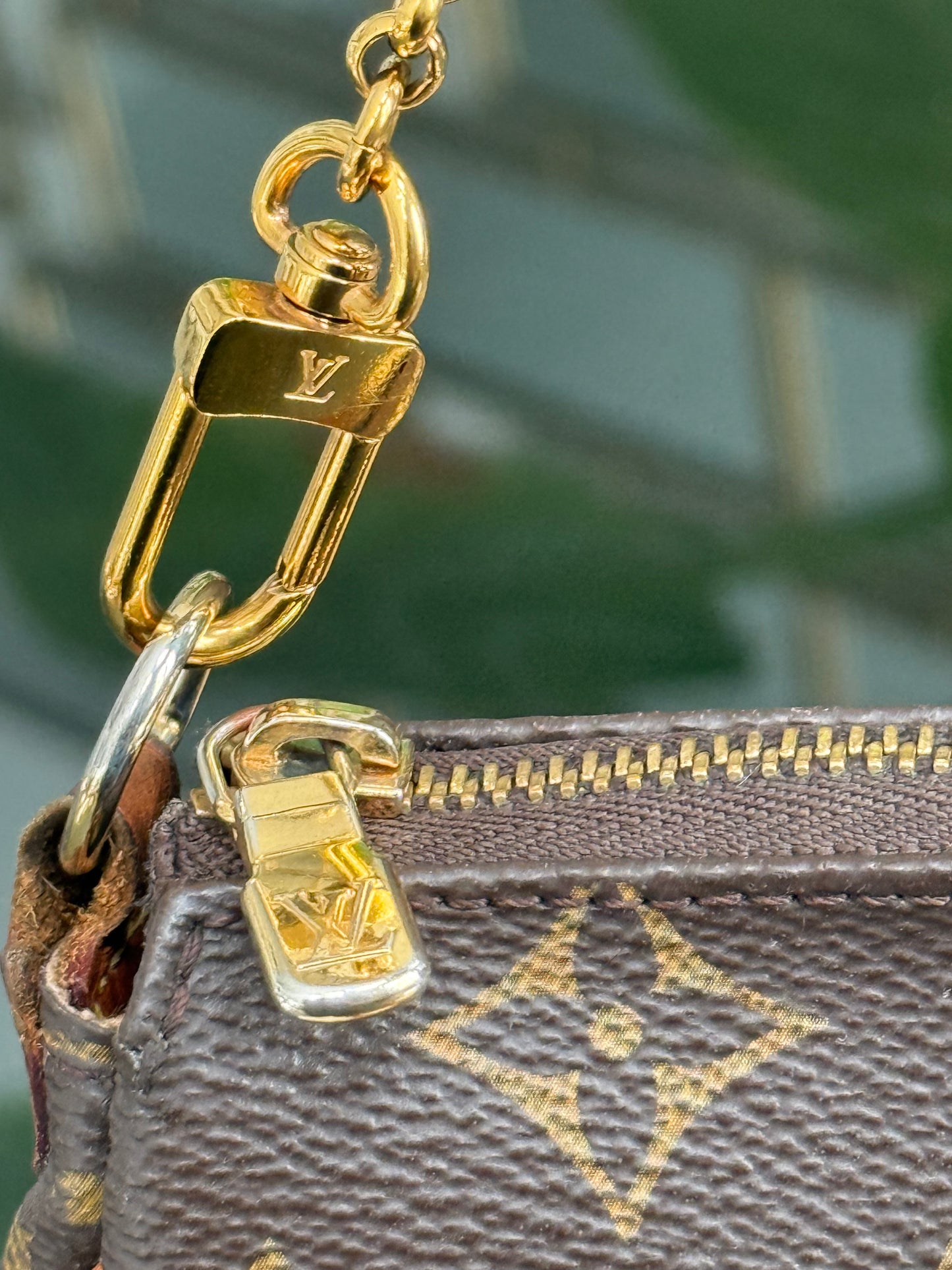 Eva Clutch Crossbody with Dustbag and Box🗓️ Year: 2015