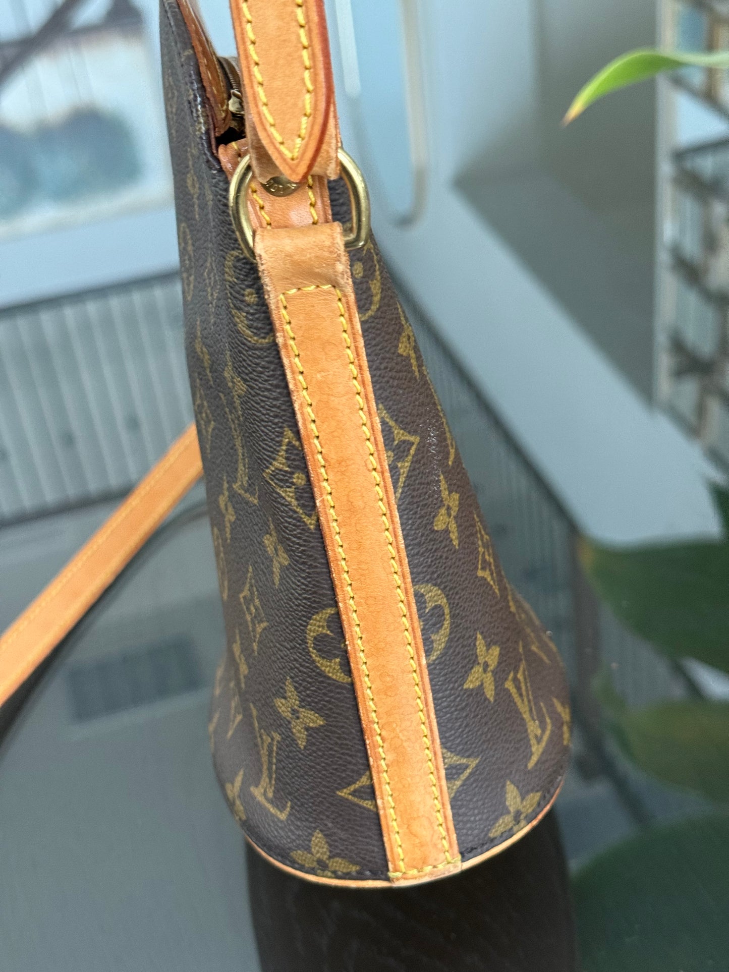 Drouot Crossbody -π
Year: 1997