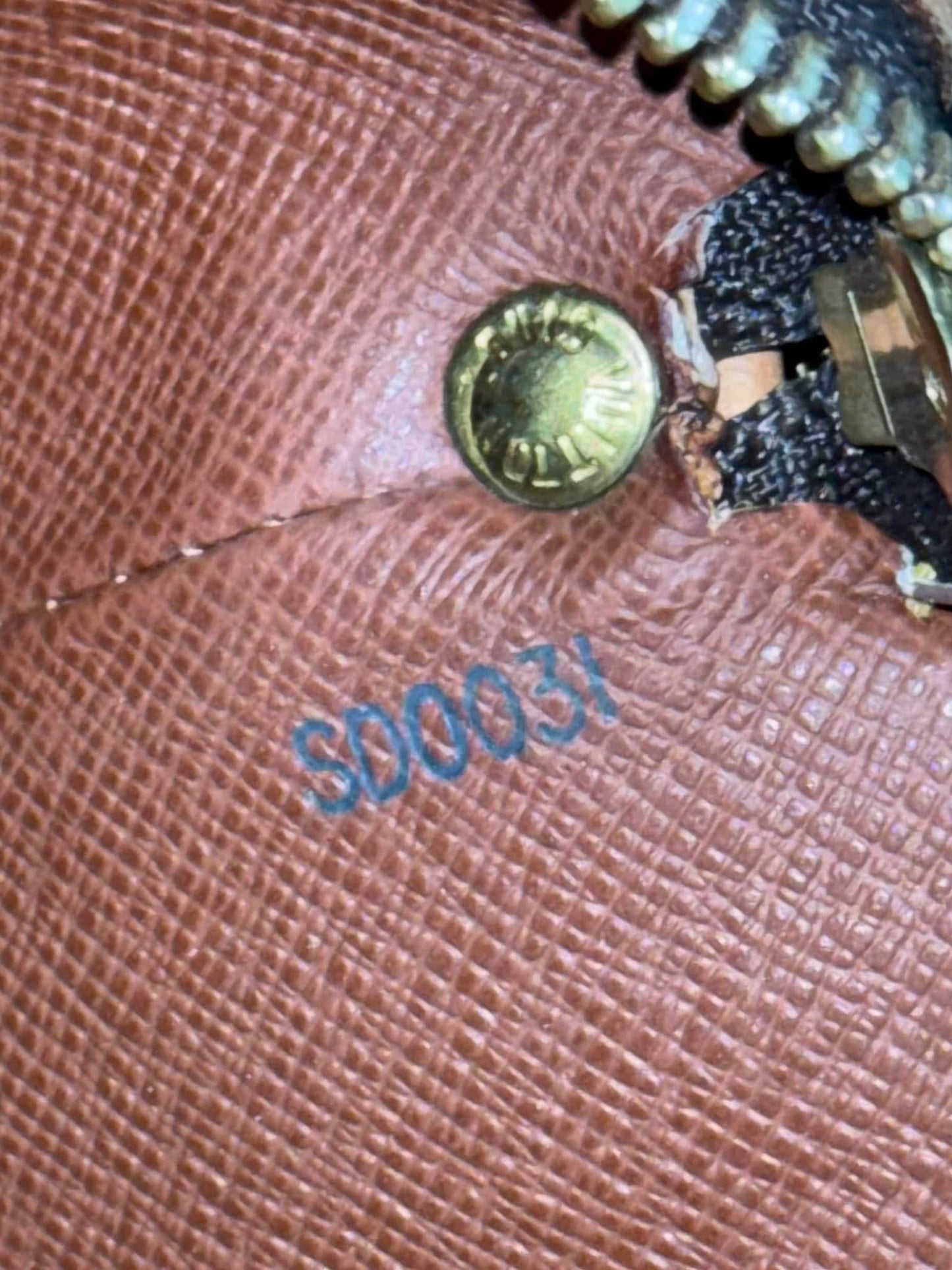 Drouot Crossbody
π
Year: 2001