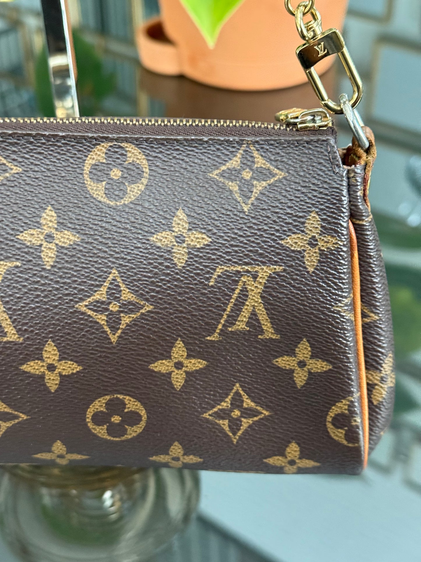 Eva Clutch with Dustbag- ๐๏ธ Year: 2015