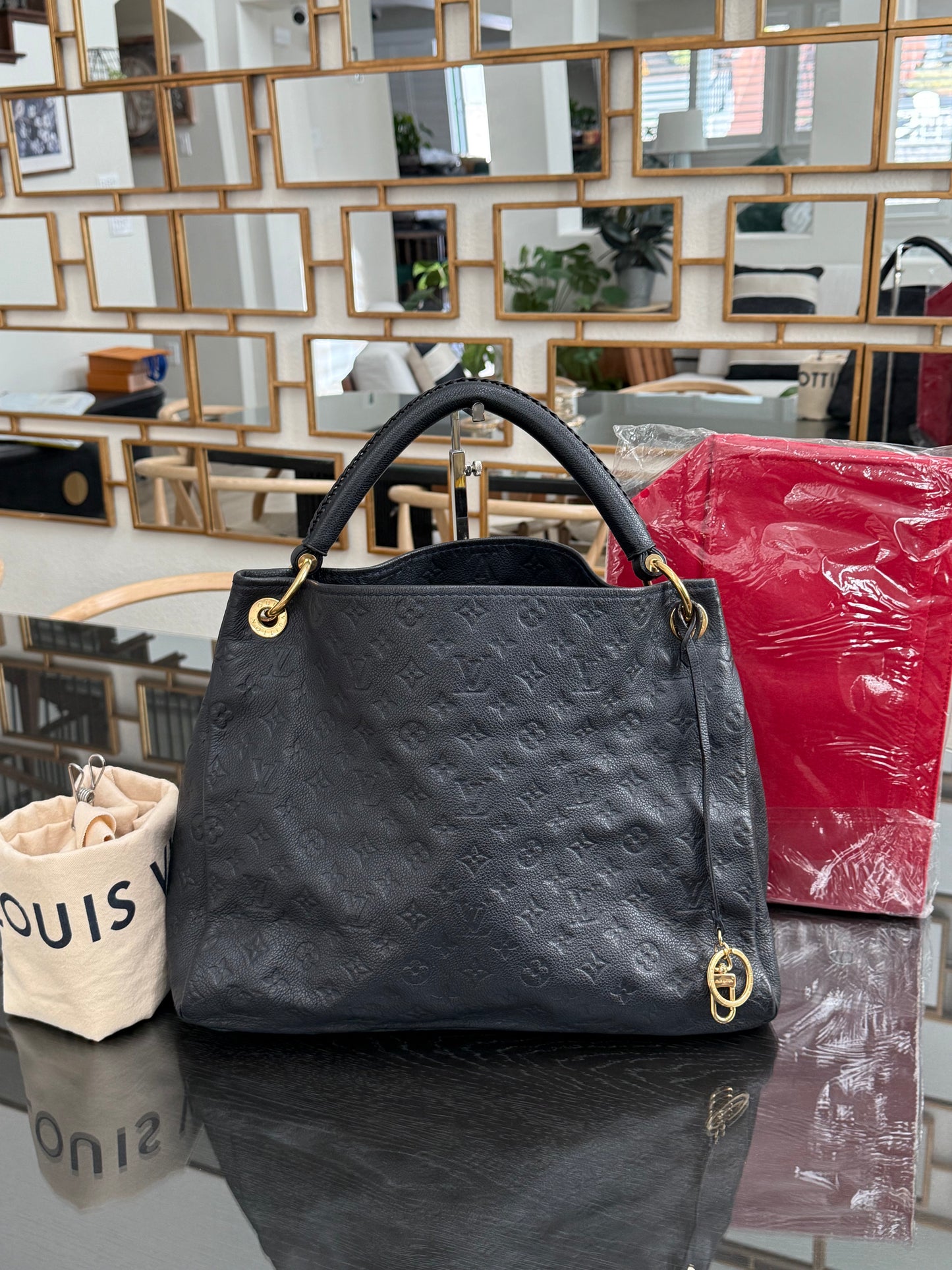 Artsy MM Empriente (Black/Dark Blue) with Dustbag and Insert Organizer - ๐
Year: 2011