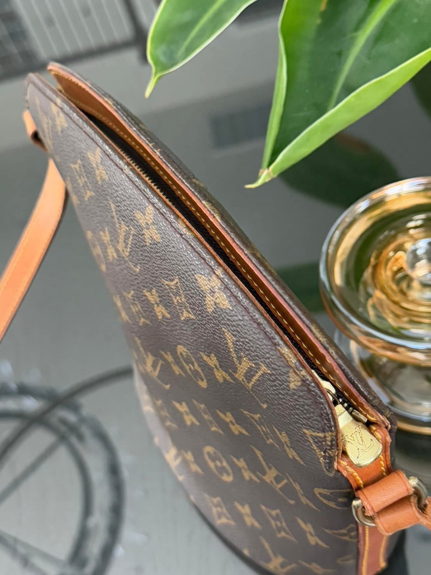 Drouot Crossbody
π
Year: 2001