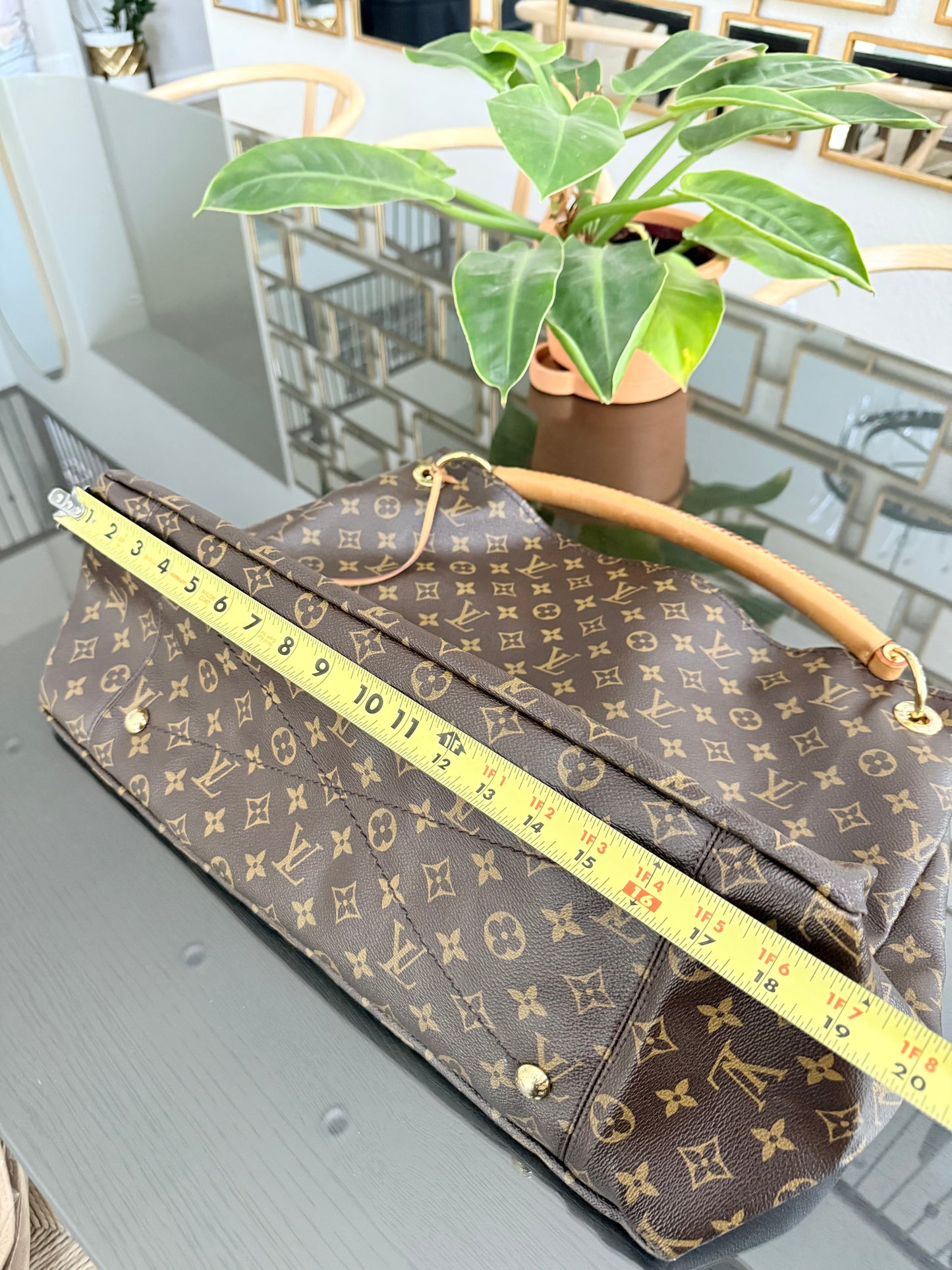 Artsy GM with Dustbag and Insert Organizer - 📅 Year: 2010