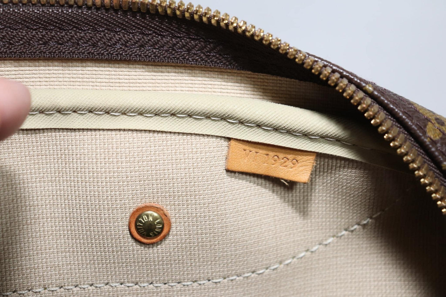 Evasion MM in Monogram - π
Year: 1999