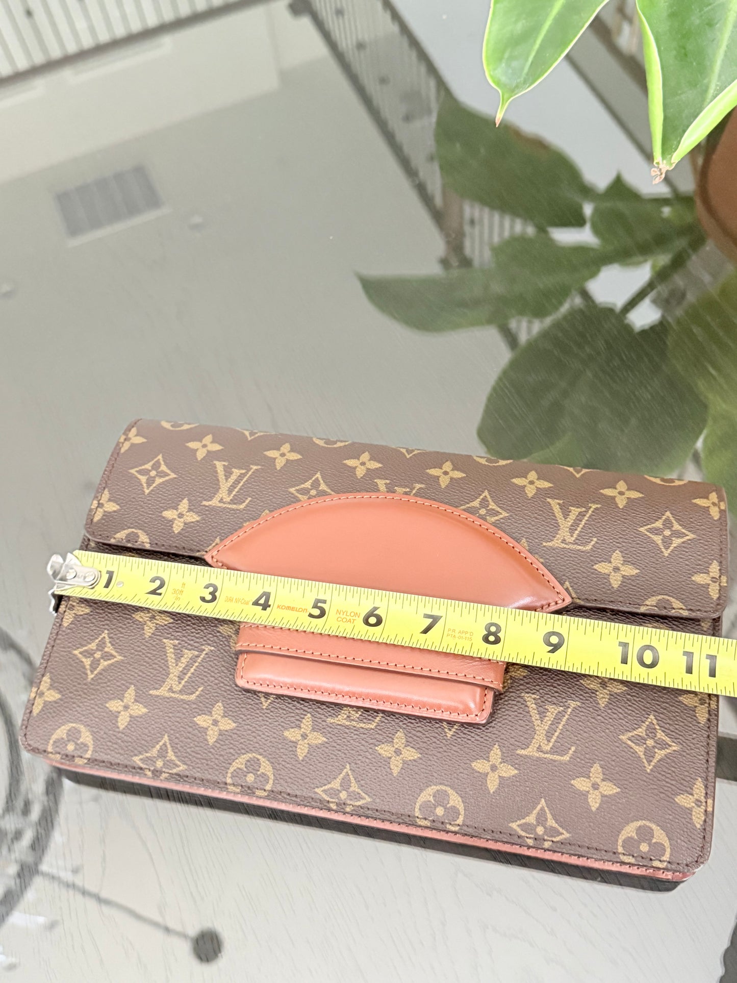Chaillot Clutch w/ Dustbag 🗓️ Year: 1987