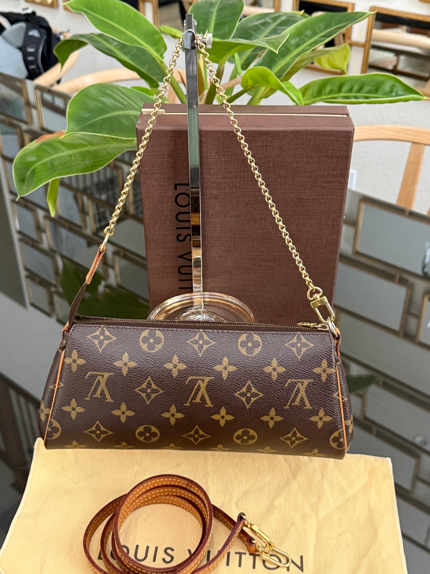 Eva Clutch with Original Strap,Box and Dustbag🗓️ Year: 2009