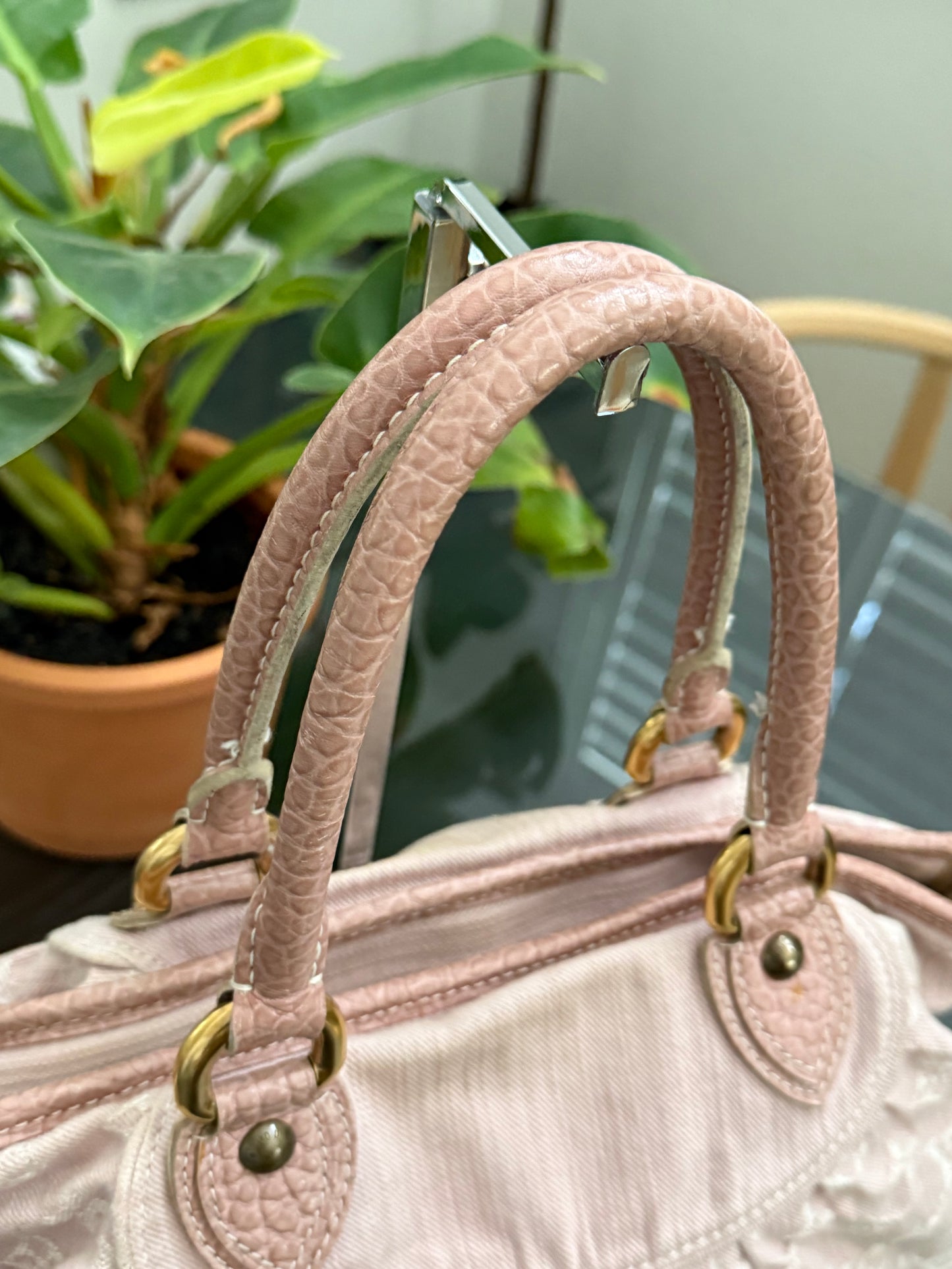 Denim Neo Cabby MM in Rose Pink 🗓️ Year: 2009