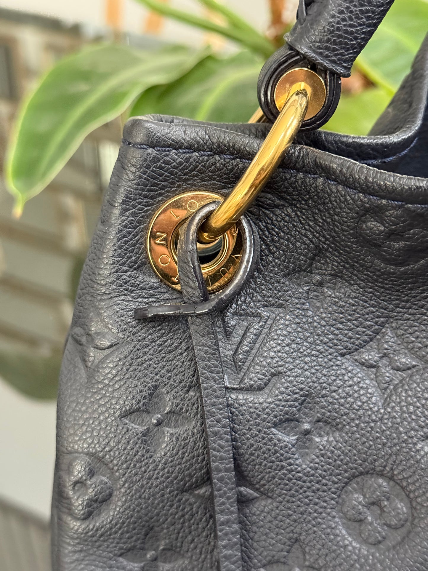 Artsy MM Empriente in Black/ Navy Blue with Dustbag, Receipt and Insert Organizer - ๐
Year: 2012