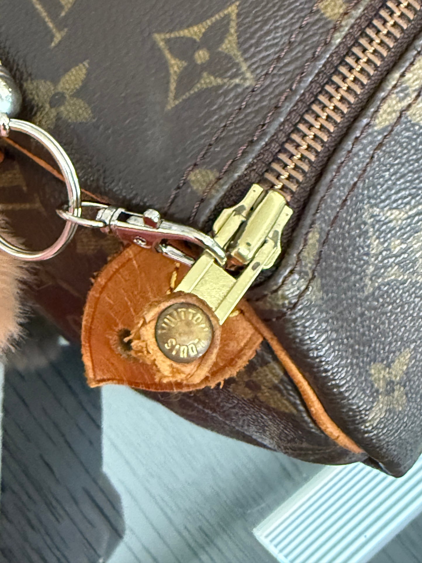 Speedy 30 with π Lock & Key - π
Year: 2001