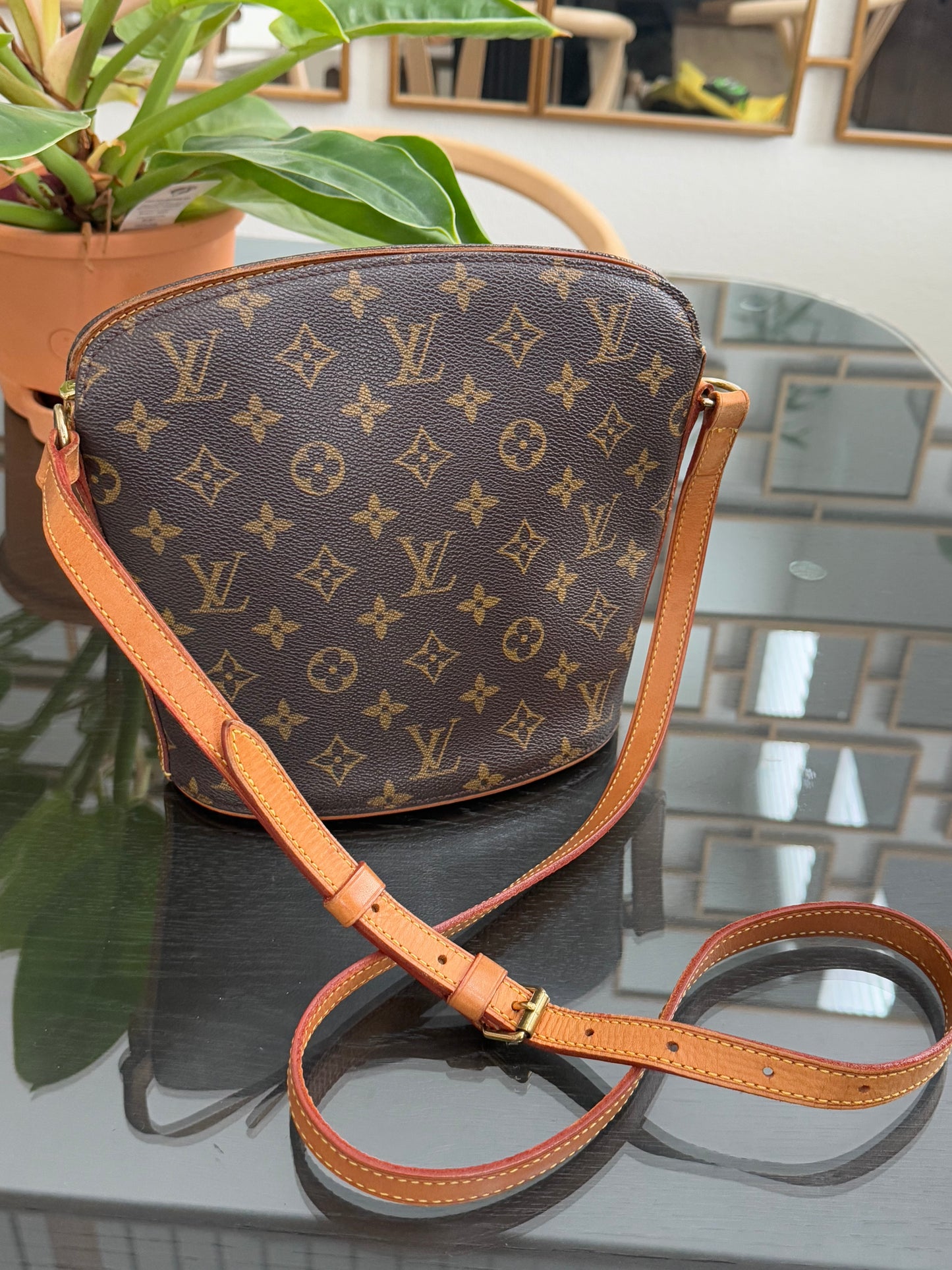 Drouot Crossbody -
π
Year: 2001