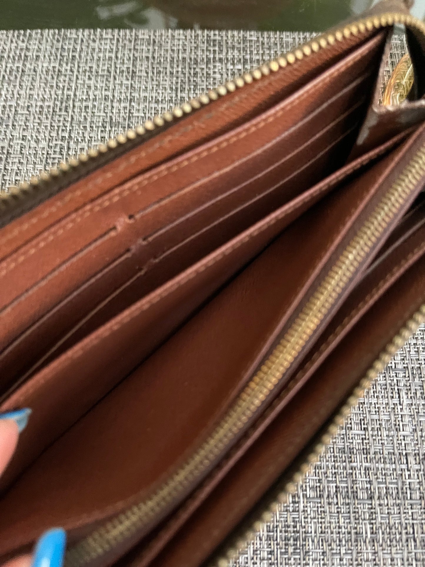 Monogram Astrid Wallet w/ generic wrist strap - ๐
Year: 2008