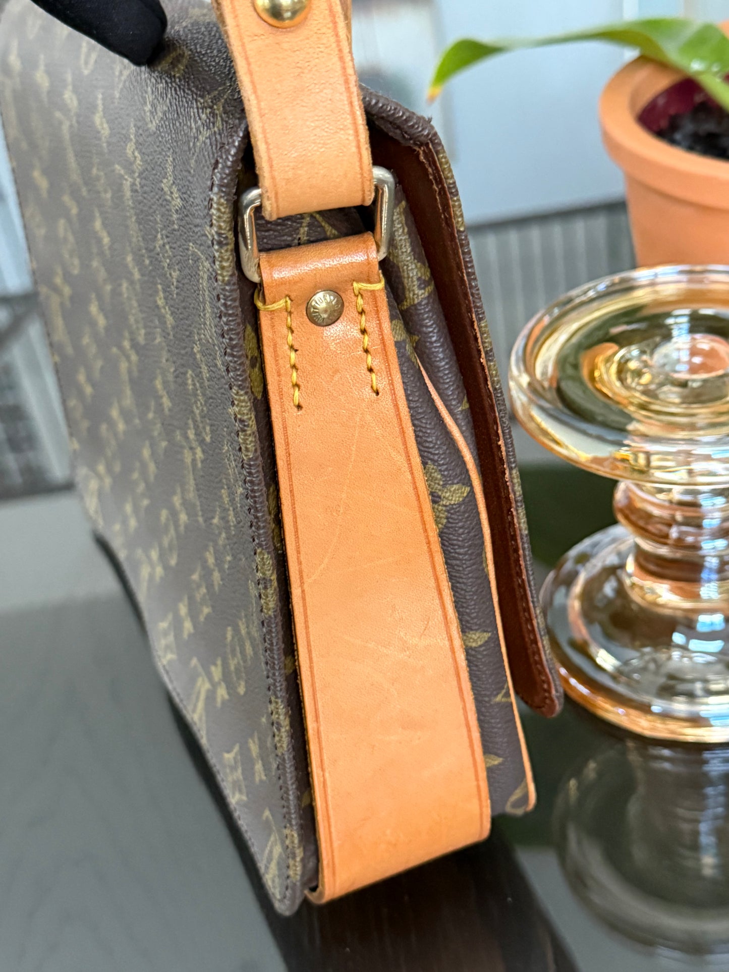 Cartouchiere GM Crossbody -🗓️ Year: 1982