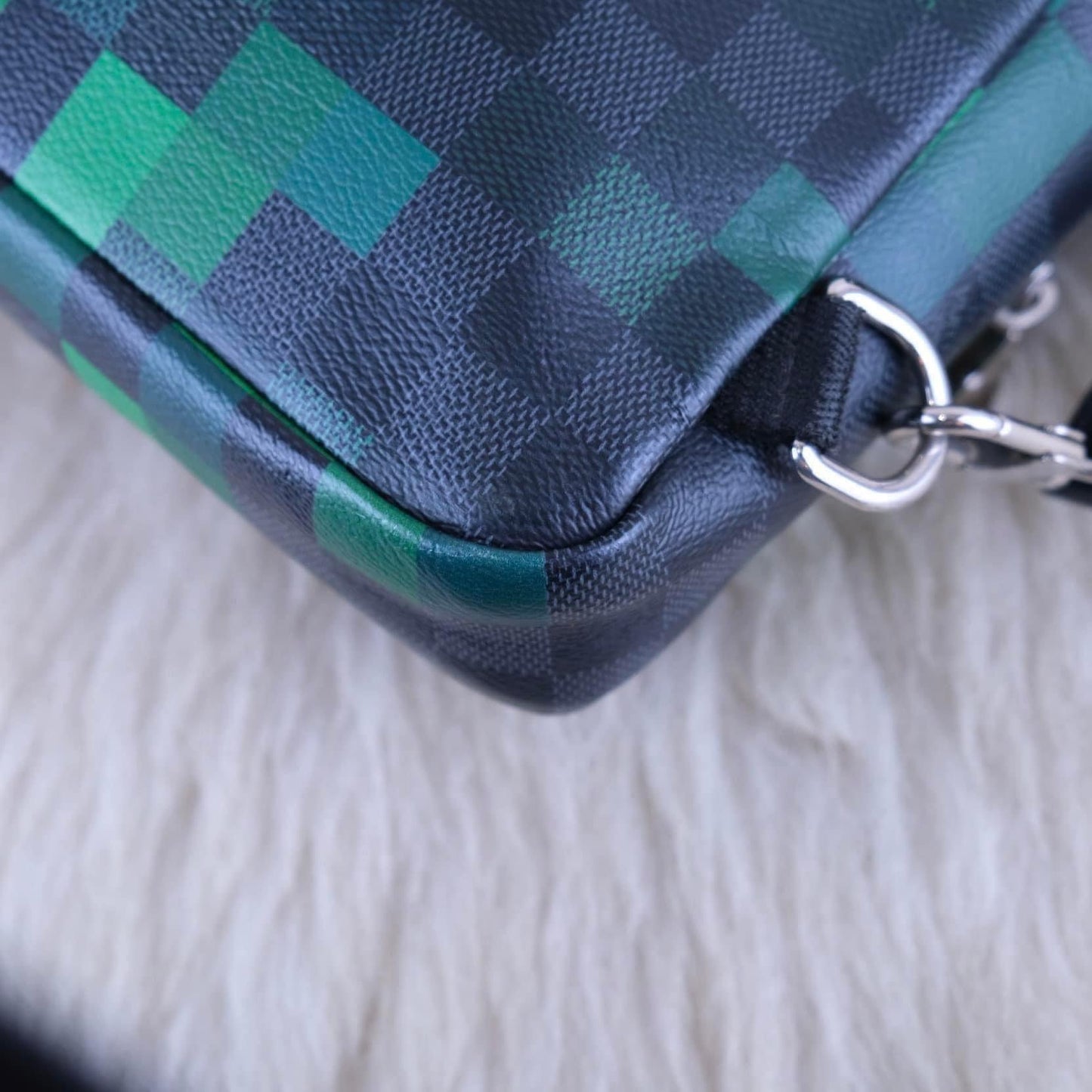 Avenue Sling Damier Graphite Green Pixel -Year 2018