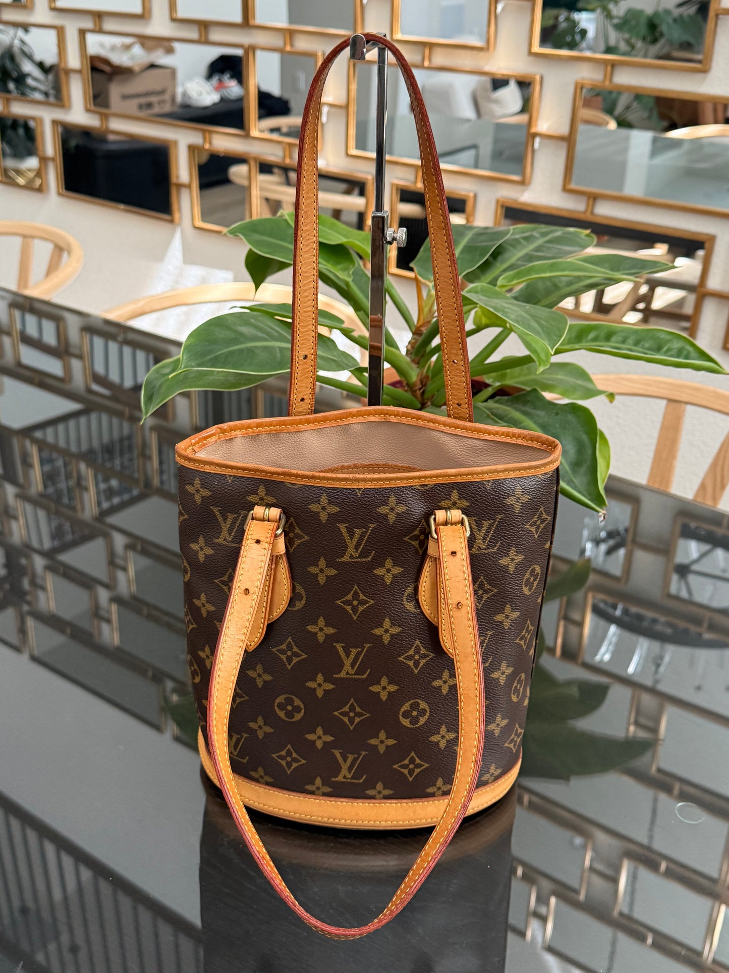 Petite Bucket in Monogram 🗓️ Year: 2003