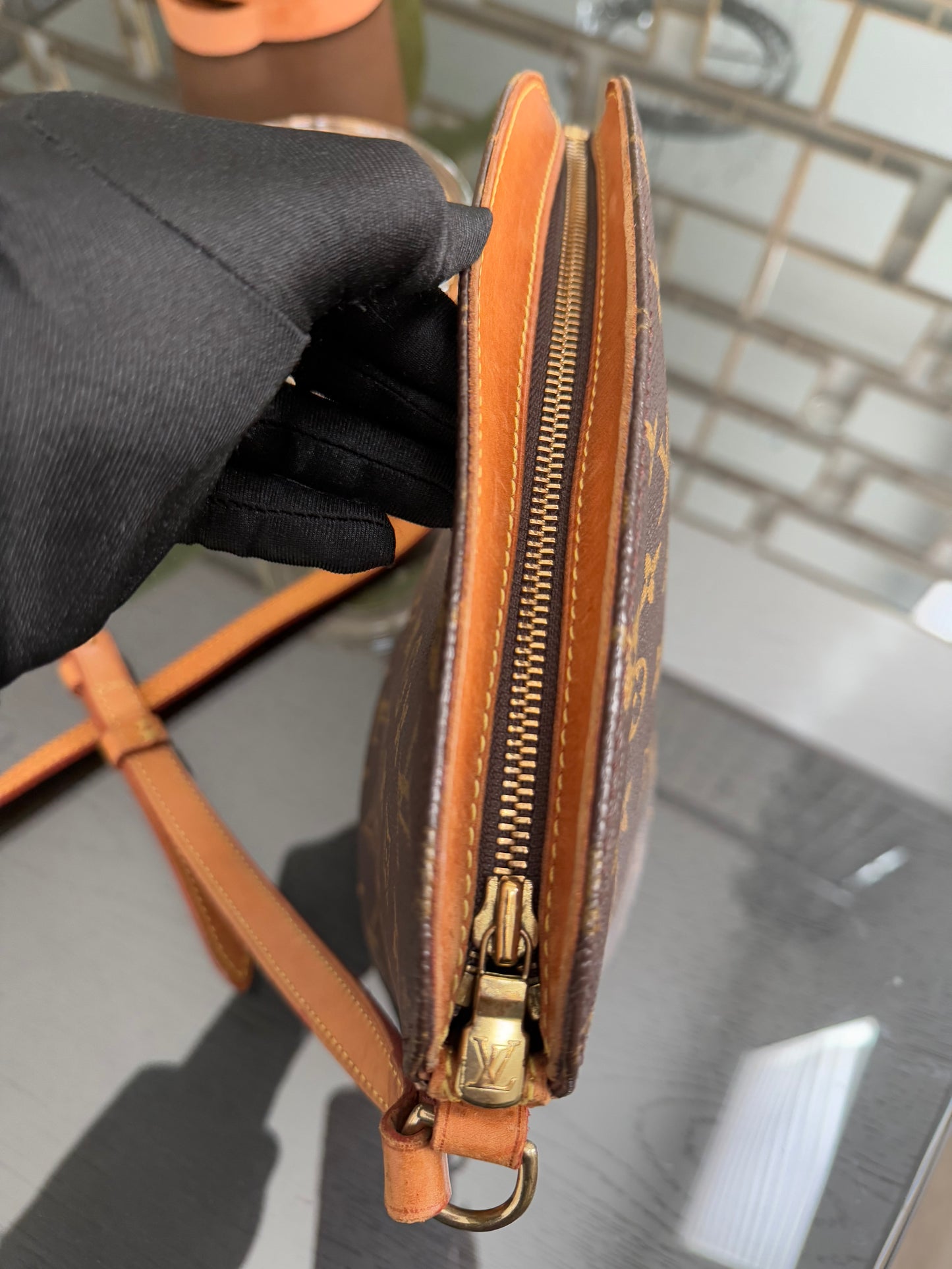 Drouot Crossbody -
π
Year: 2001