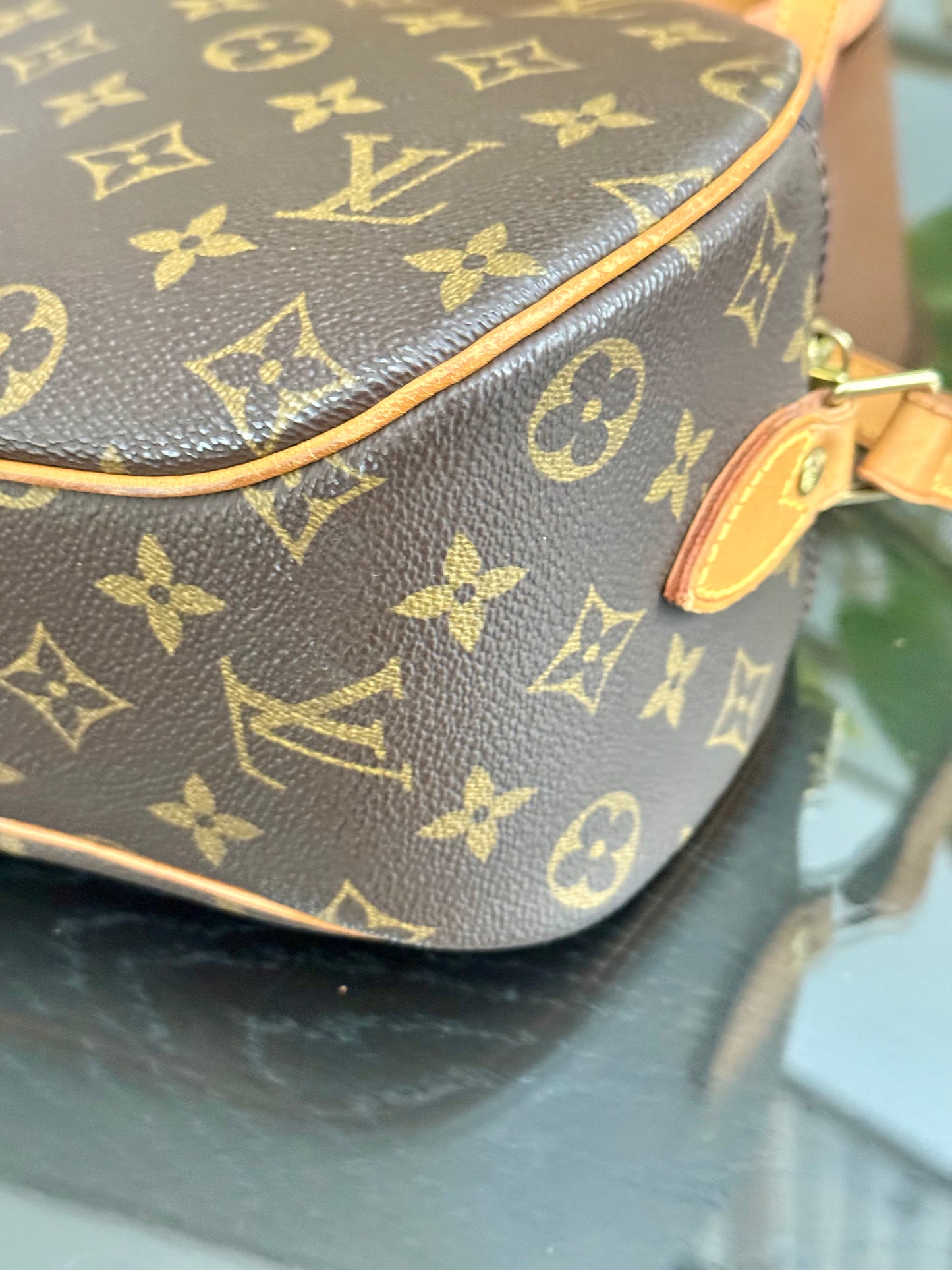 Blois Crossbody -🗓️ Year: 2000