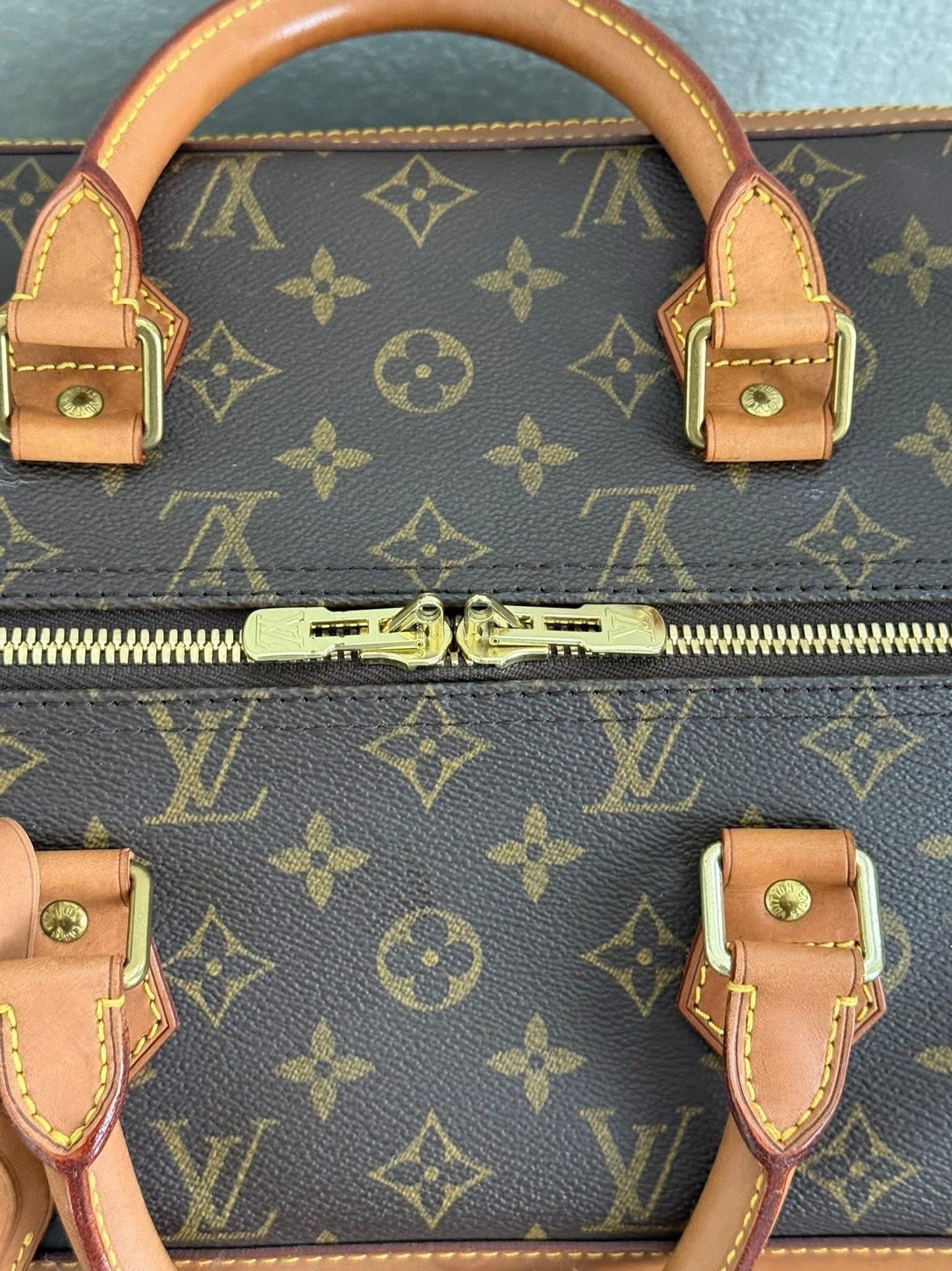 Cruiser 45 with Luggage tag and poignet -ποΈ Year: 2001