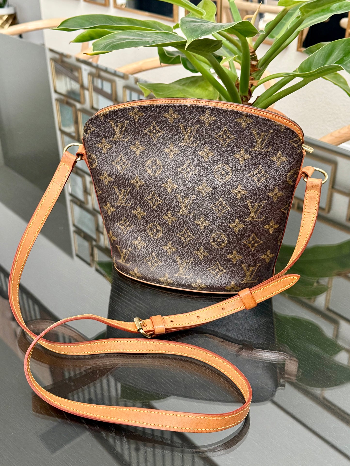 Drouot Crossbody
π
Year: 1996